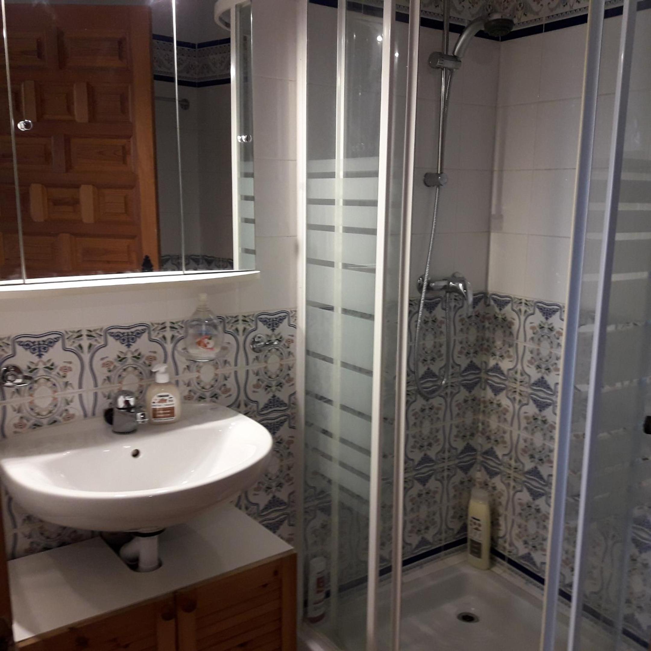 Deluxe Double Room with Shower - Photo 6
