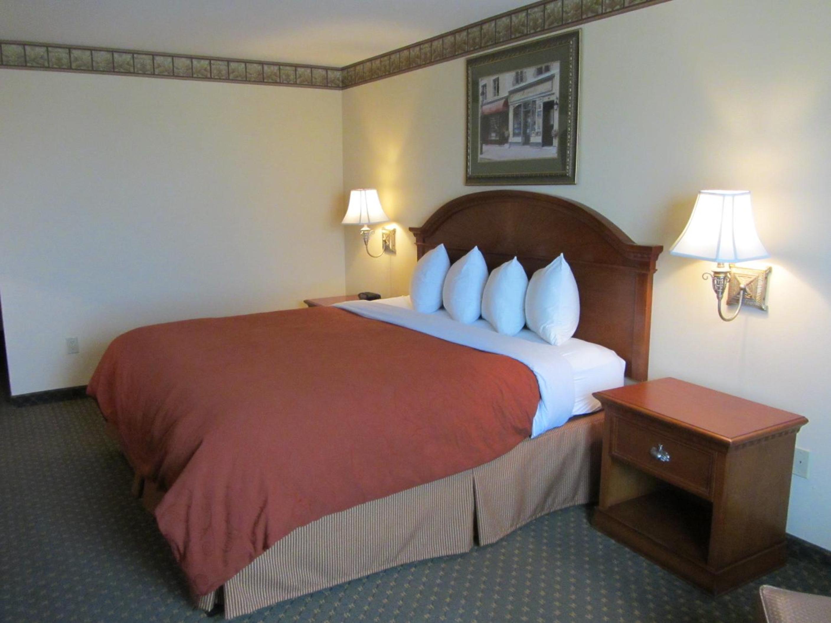 King Room - Non-Smoking photo 2