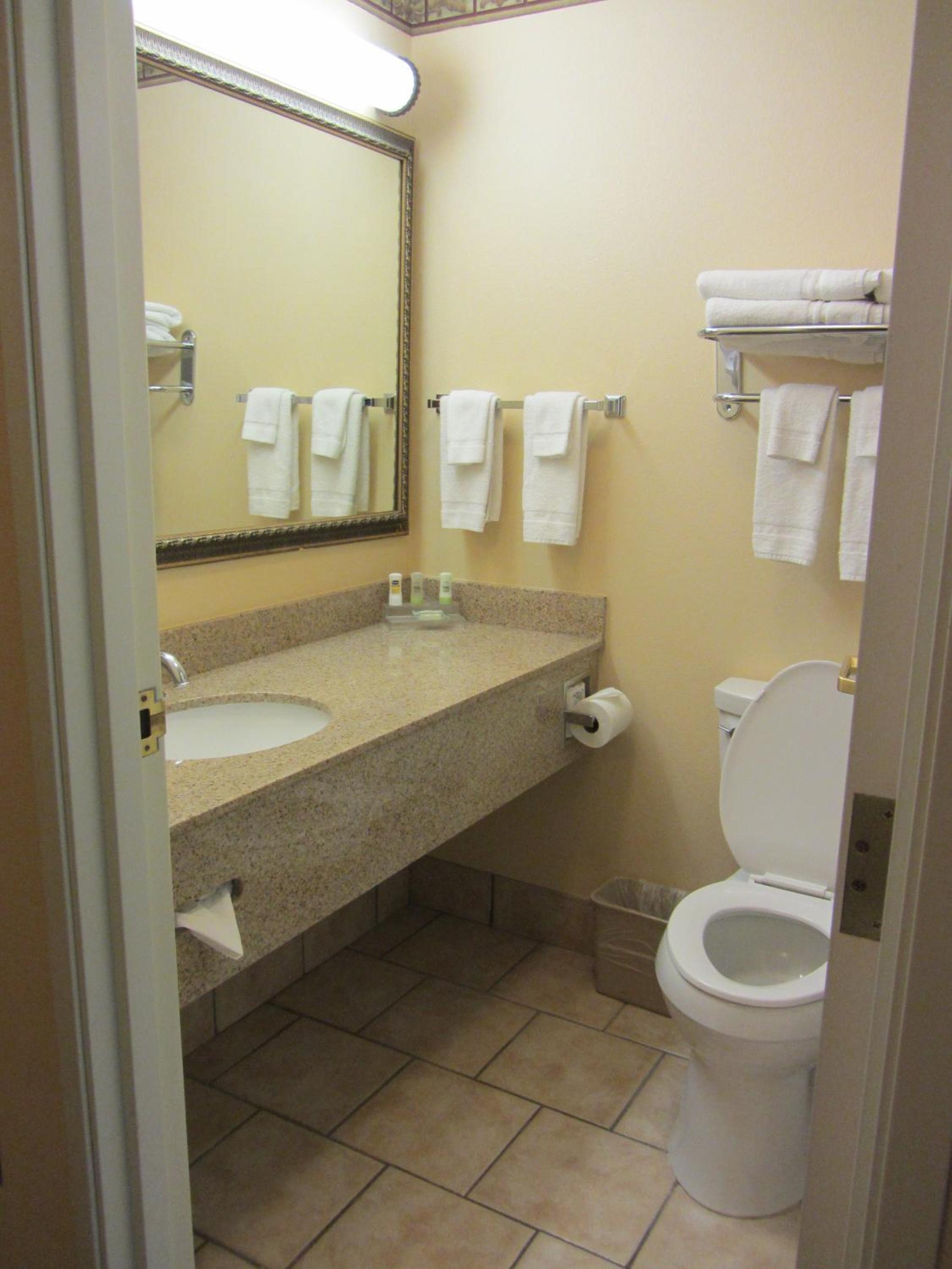 King Room - Disability Access/Non-Smoking photo 3