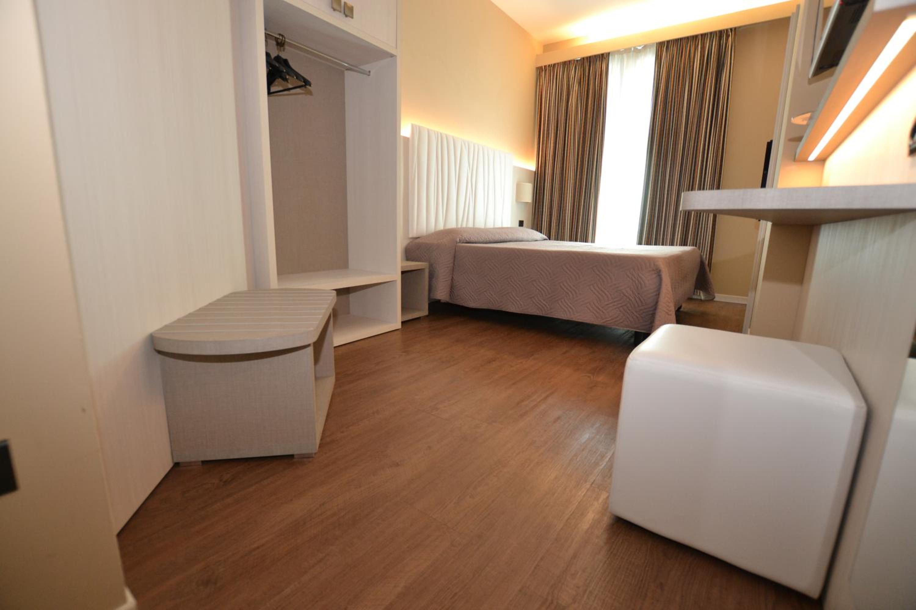 Double Room - Photo 7