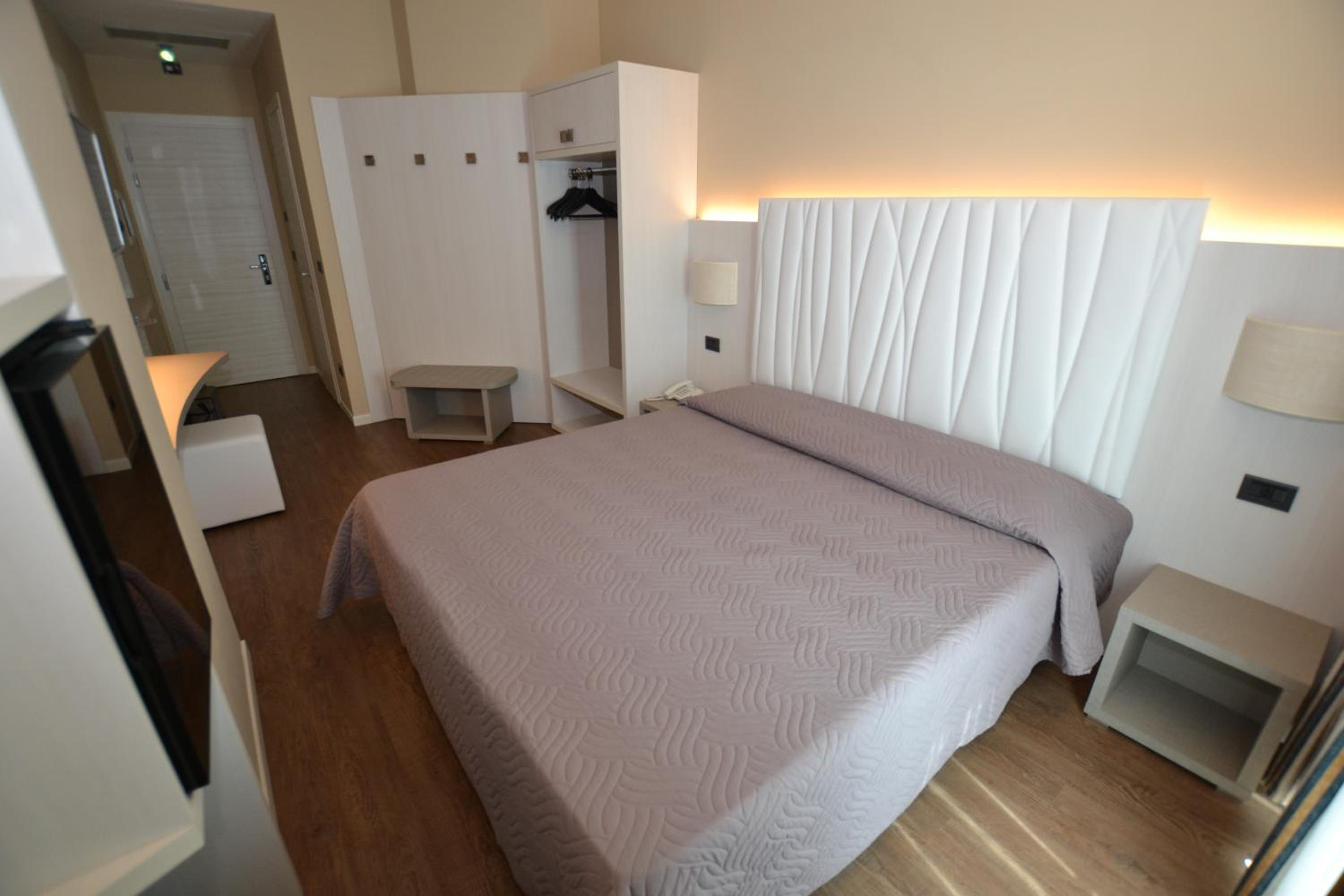 Double Room - Photo 6