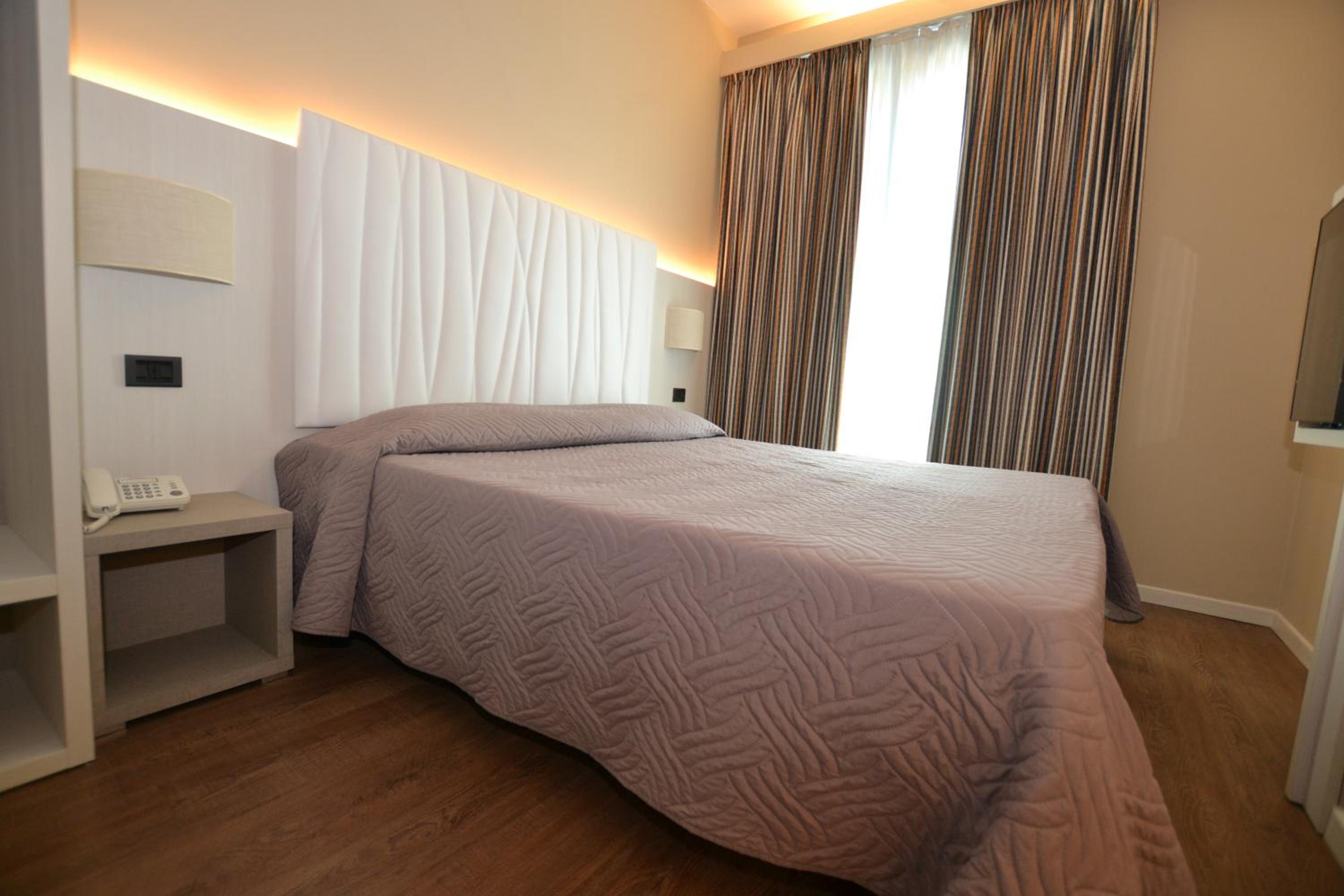 Double Room - Photo 5
