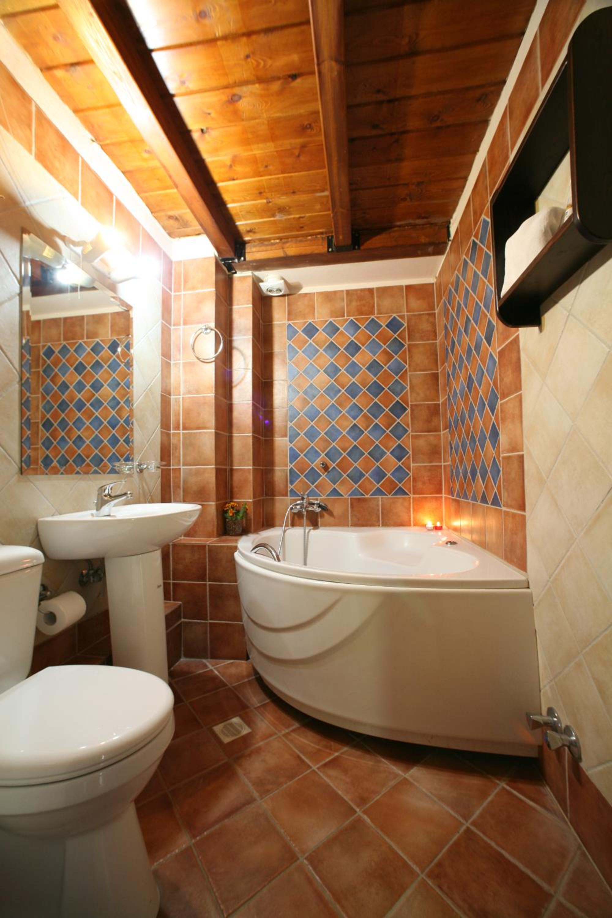 Deluxe Double Room with Spa Bath  - Photo 8
