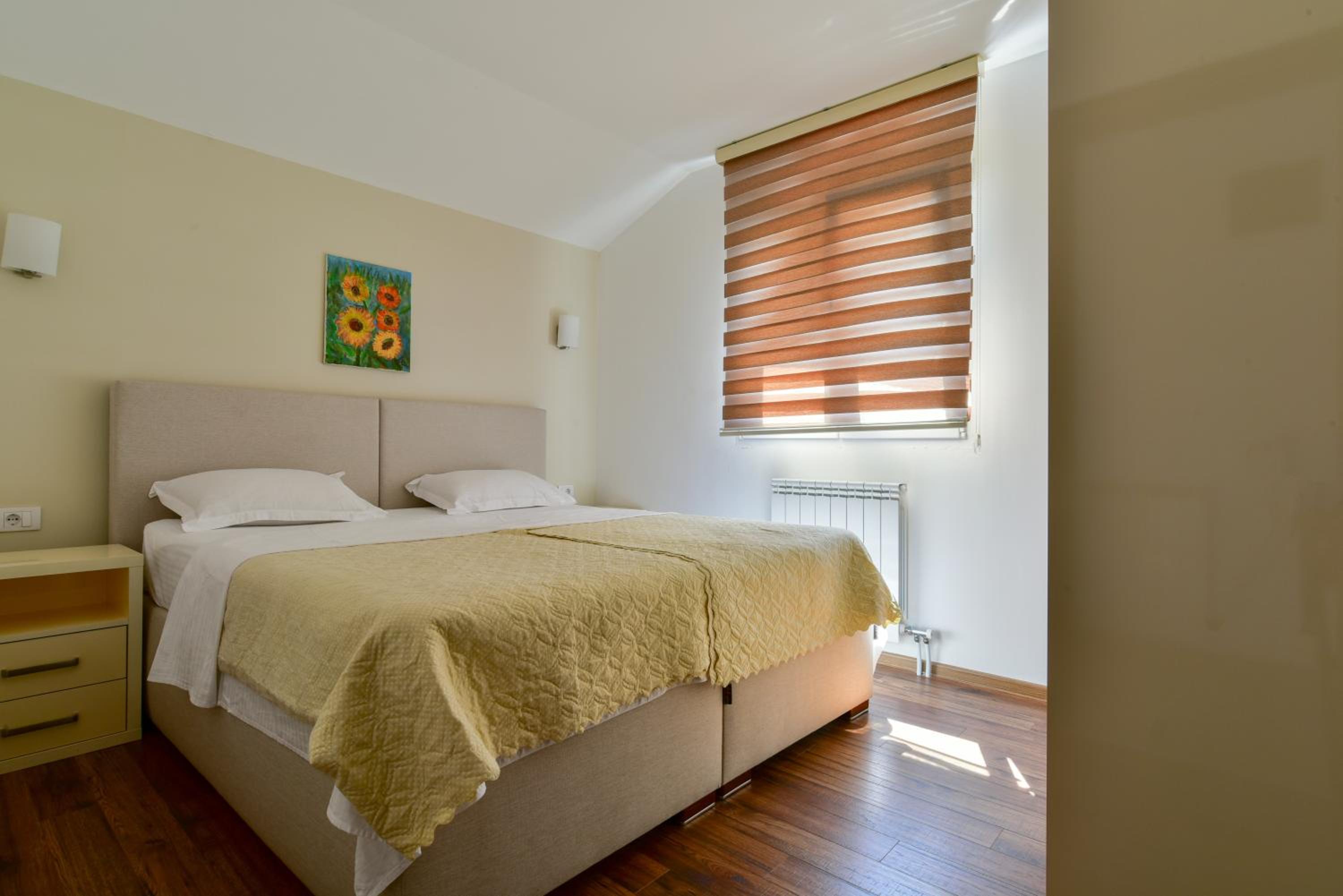 Two-Bedroom Apartment with Sea View - Photo 5