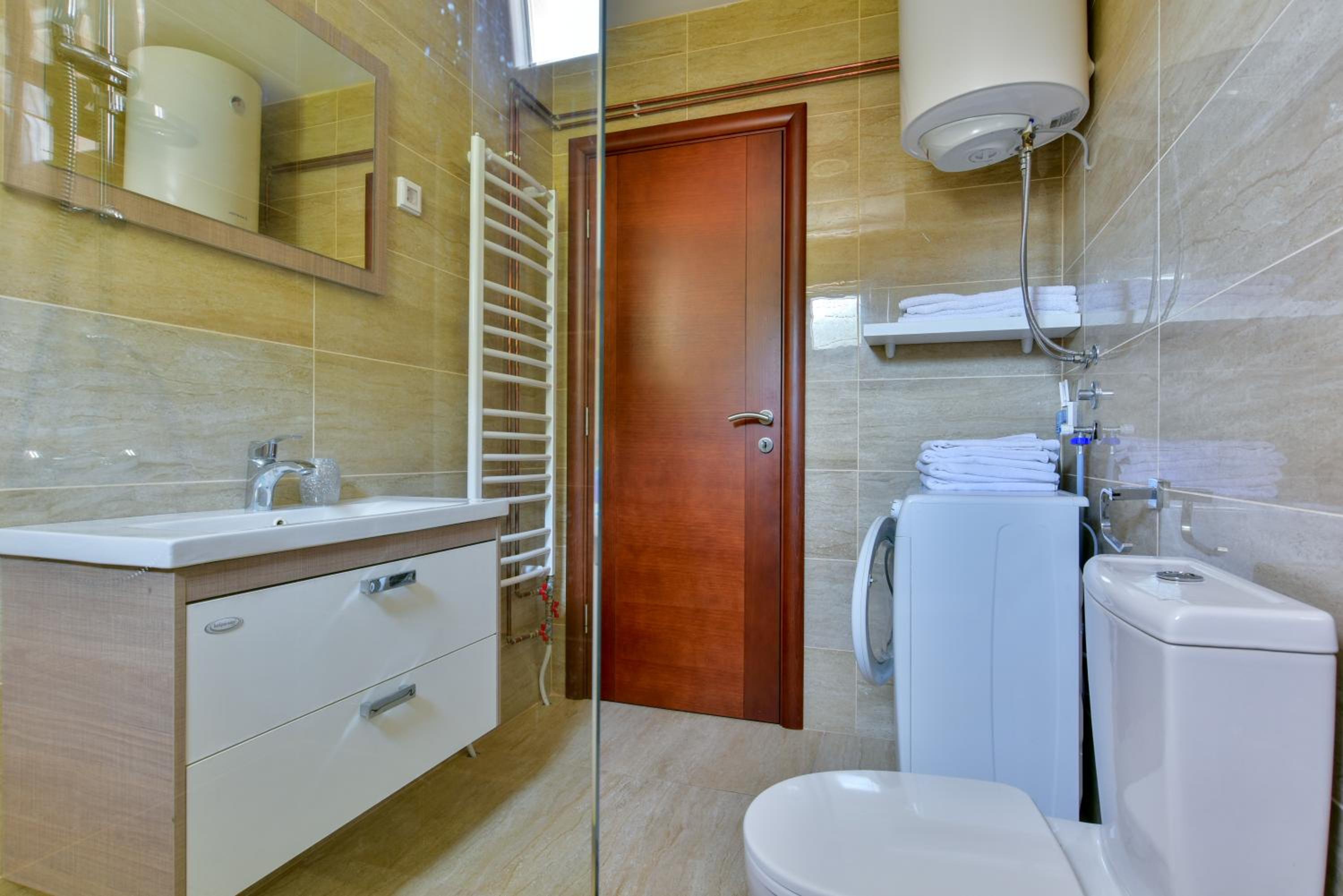 Two-Bedroom Apartment with Sea View - Photo 12