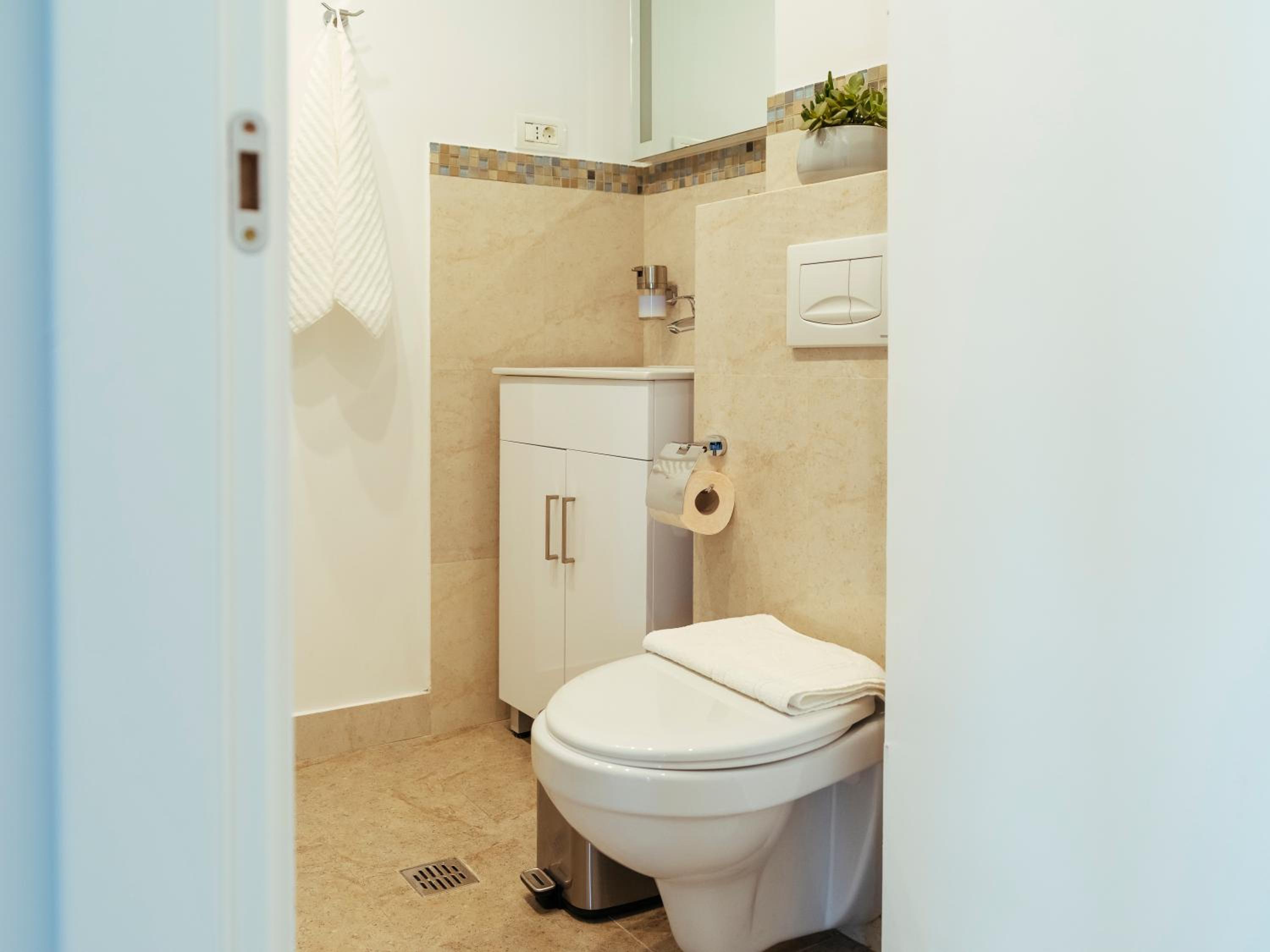 One-Bedroom Apartment - Photo 38
