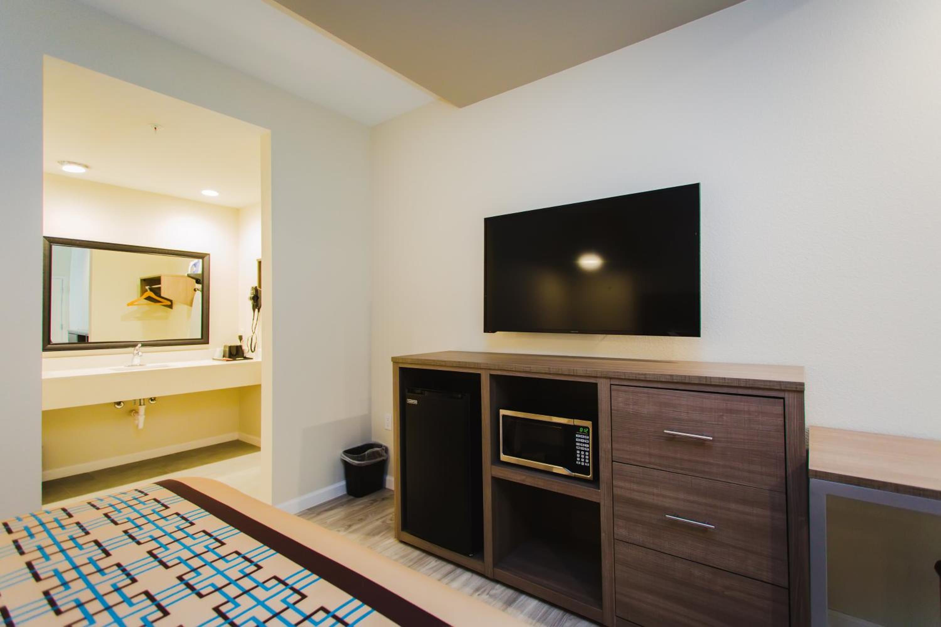 King Room - Non-Smoking photo 1