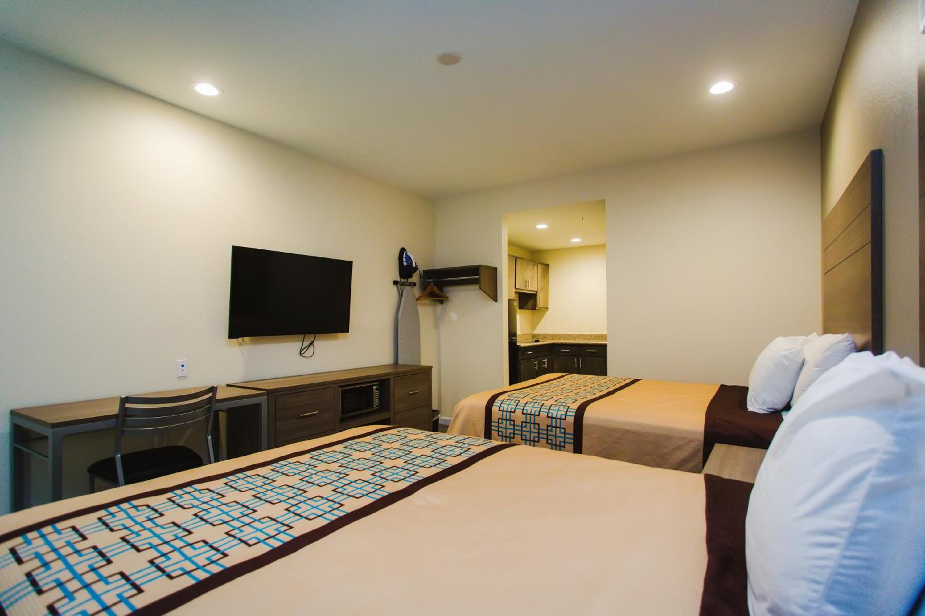 Queen Room - Non-Smoking photo 2