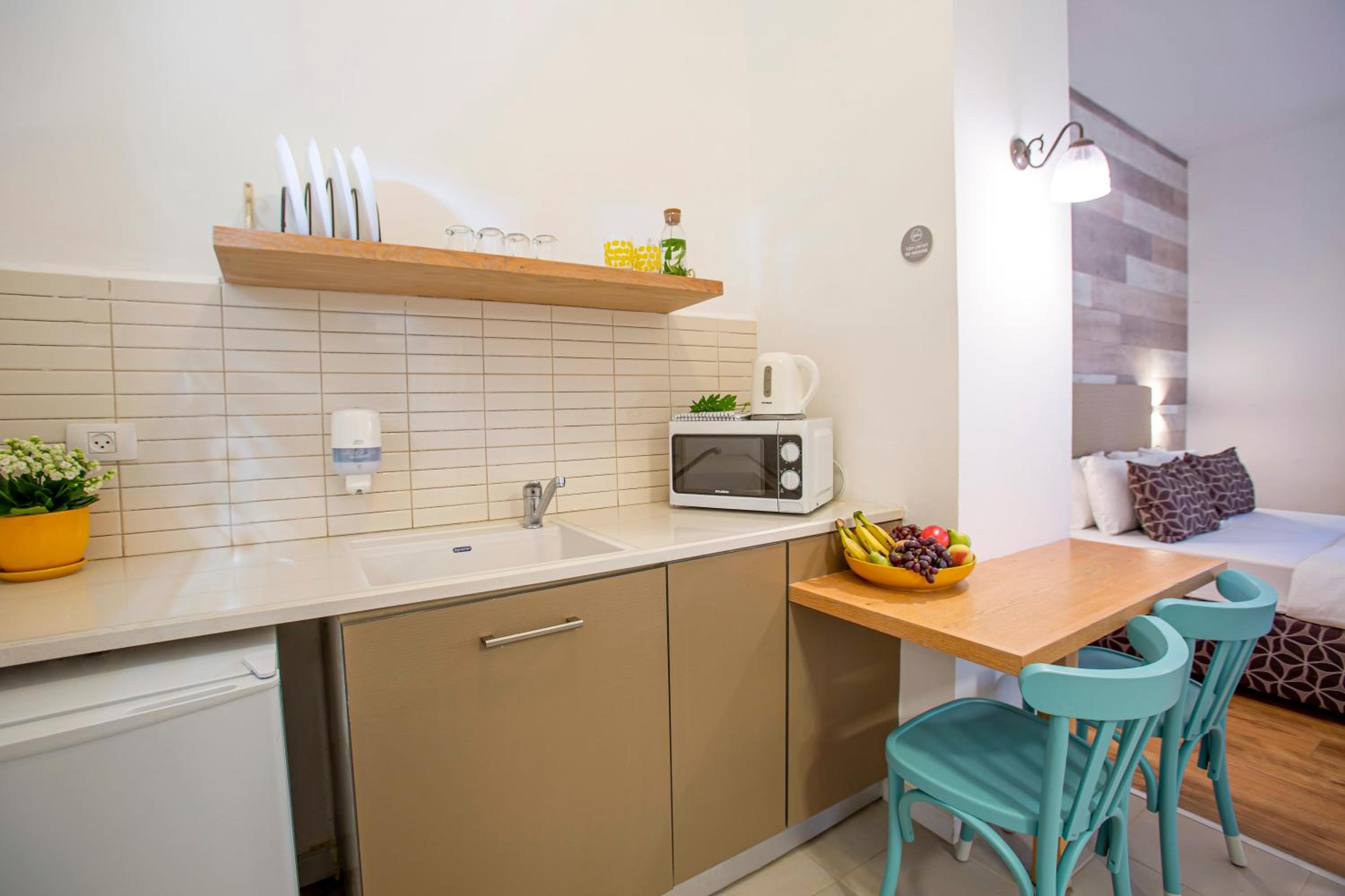 Studio with Garden Access - Photo 9