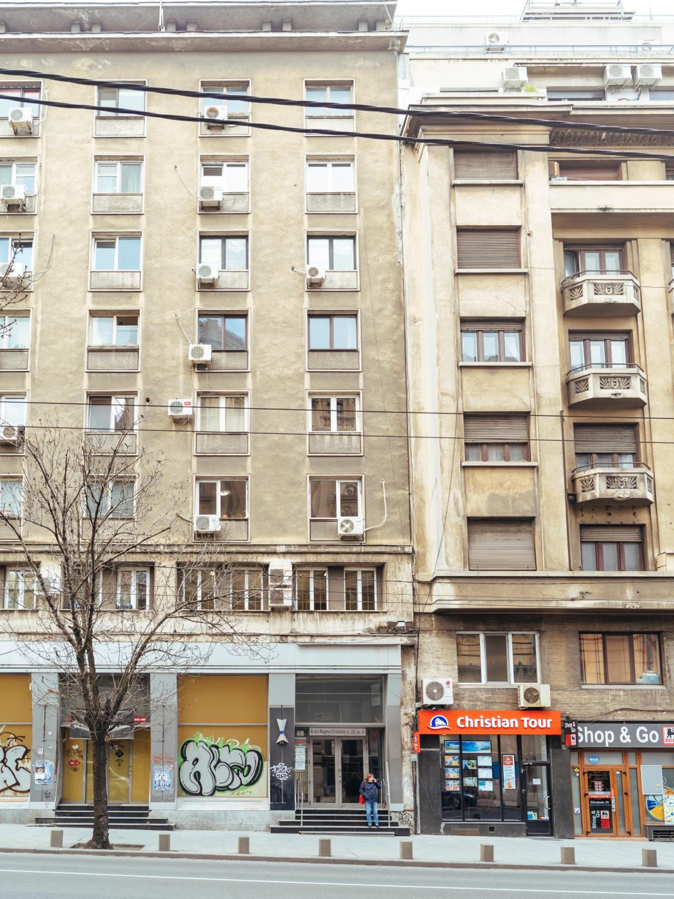 One-Bedroom Apartment - Photo 32