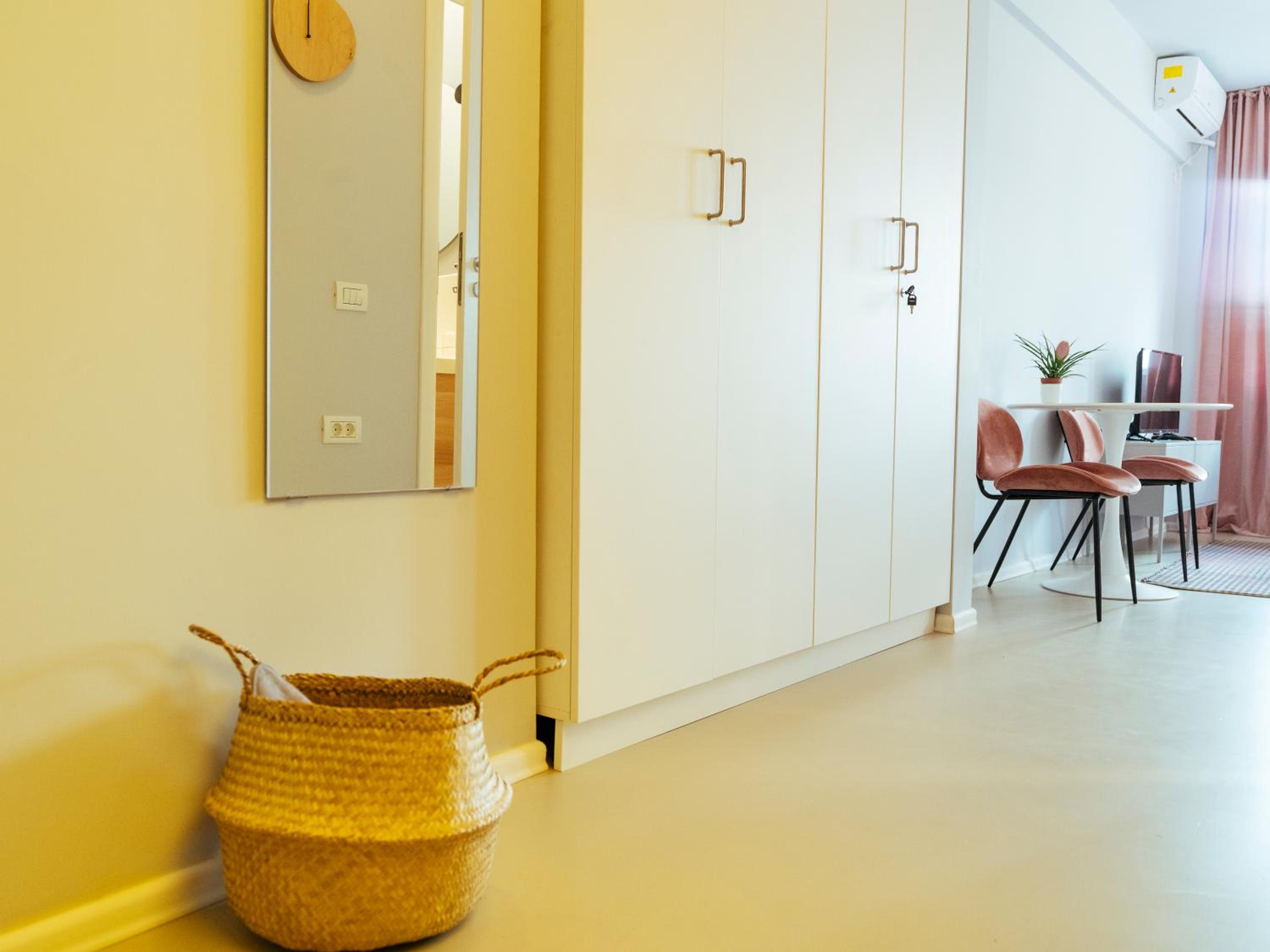 One-Bedroom Apartment - Photo 61