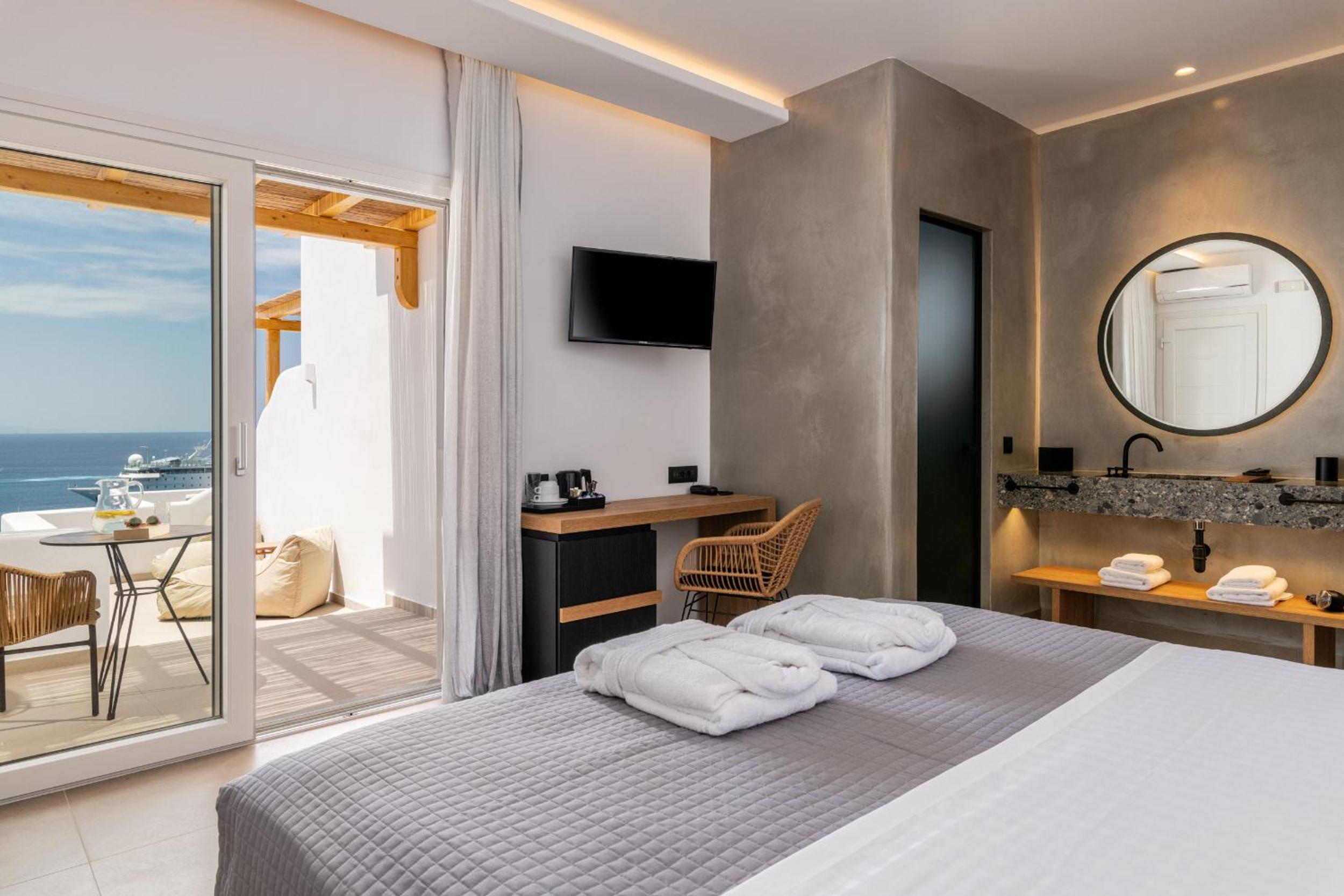 Deluxe Double Room with Sea View - Photo 3