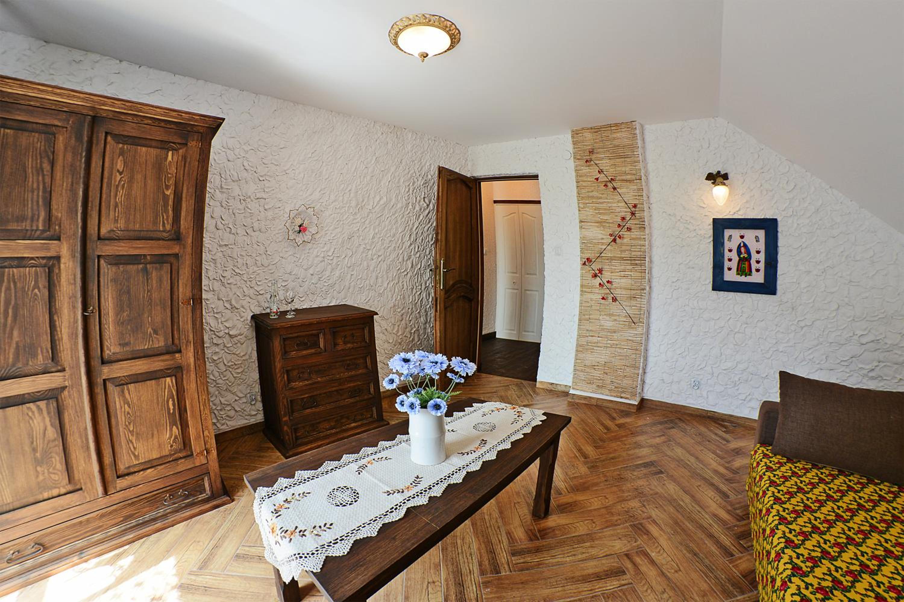 Villa - Photo 2