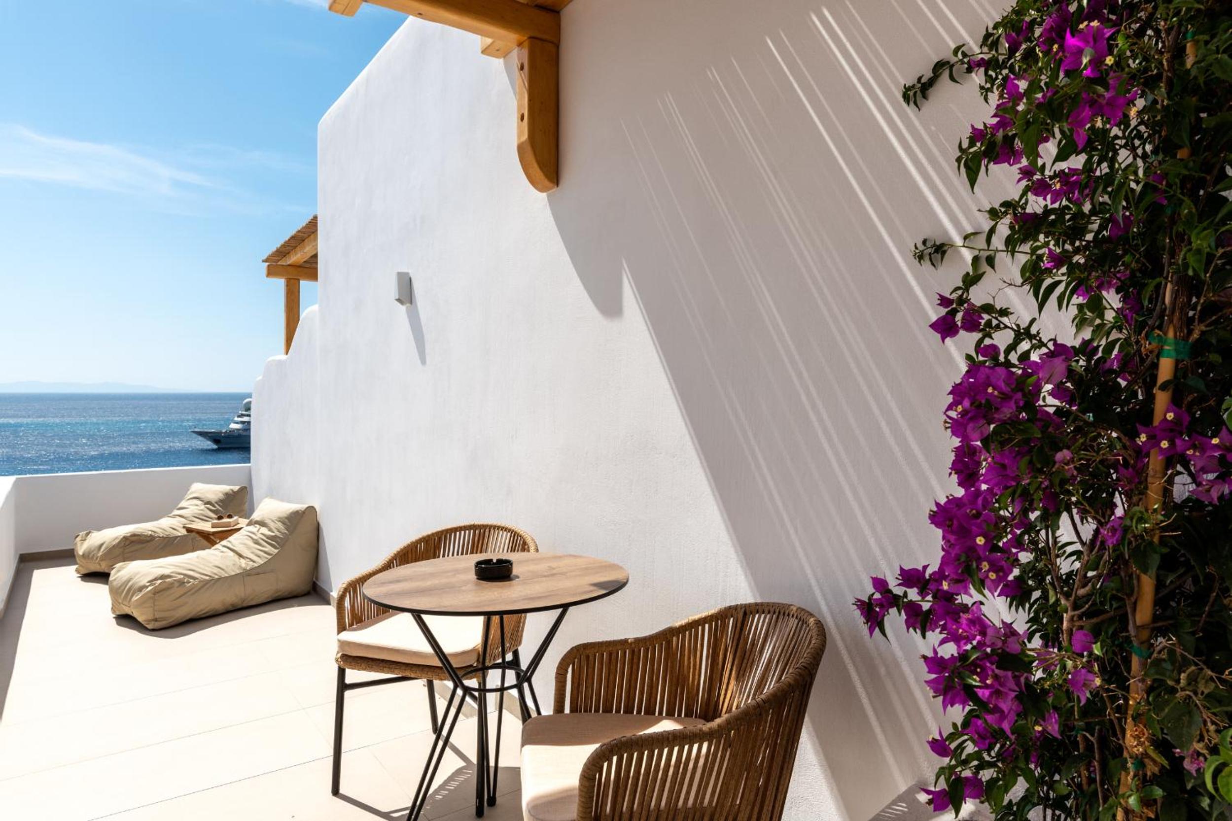 Deluxe Double Room with Sea View - Photo 2