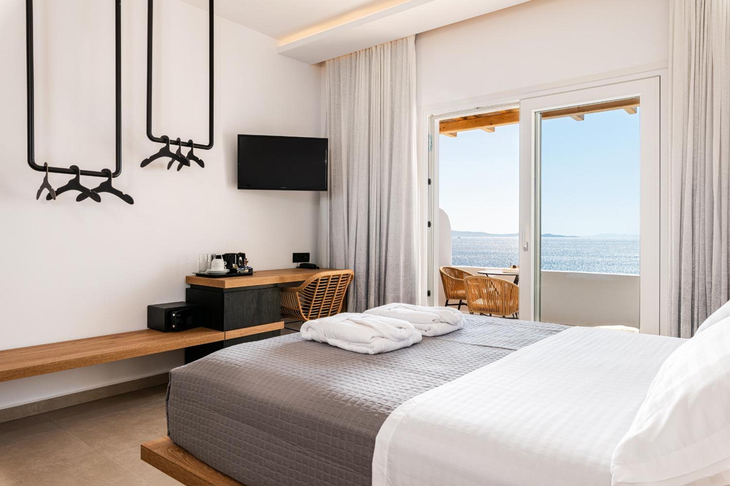 Deluxe Double Room with Sea View - Photo 9