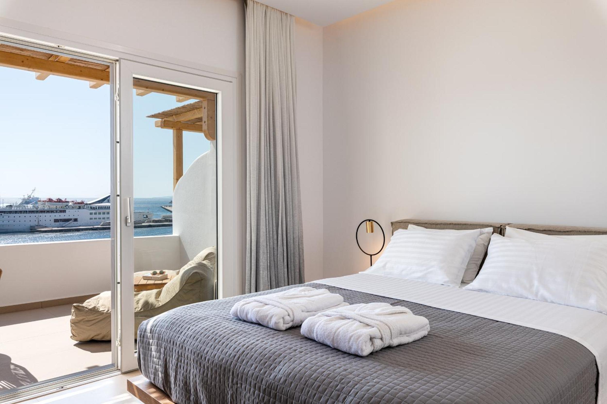 Deluxe Double Room with Sea View - Photo 8