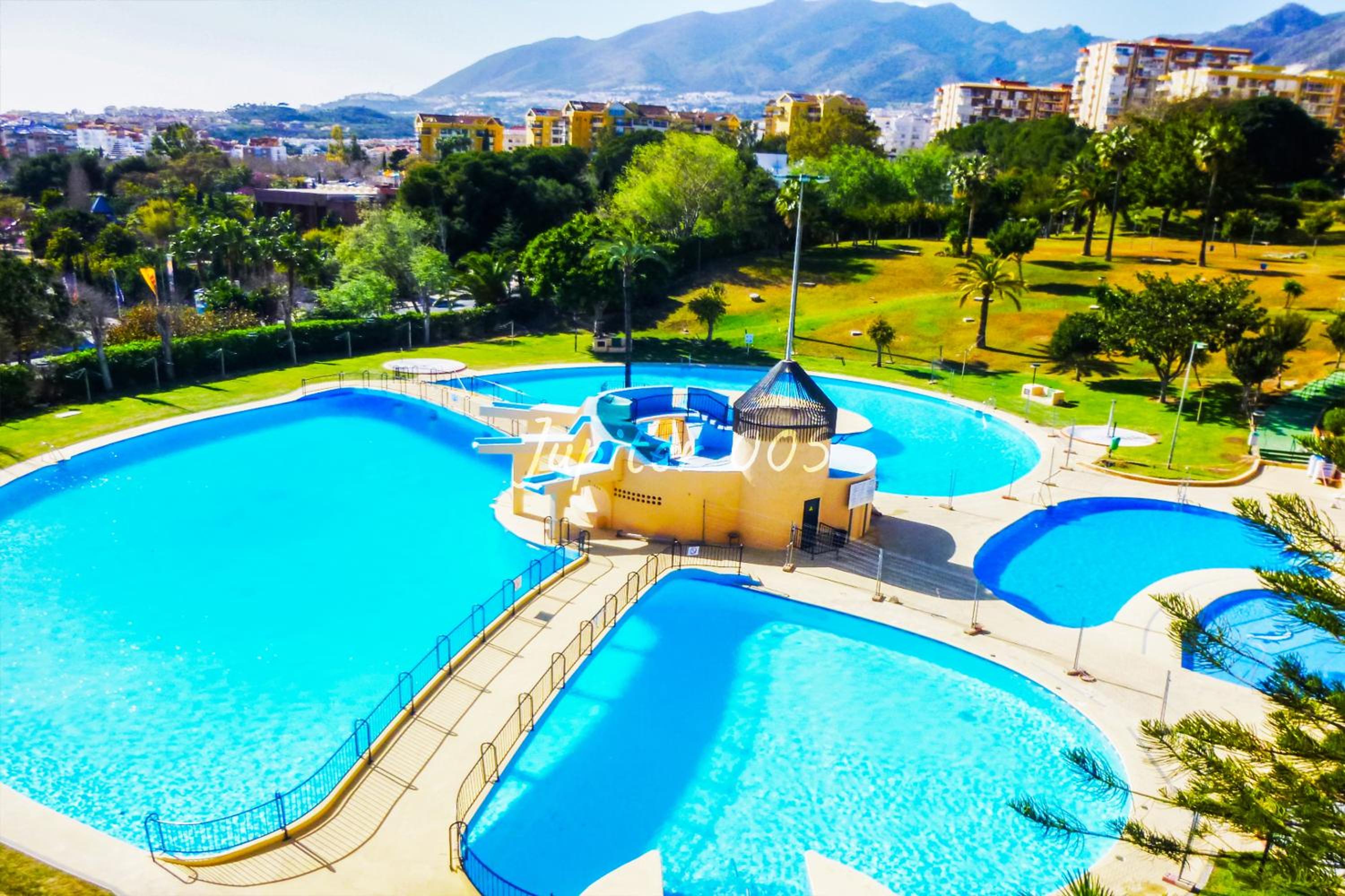 Estudio con vista a la piscina