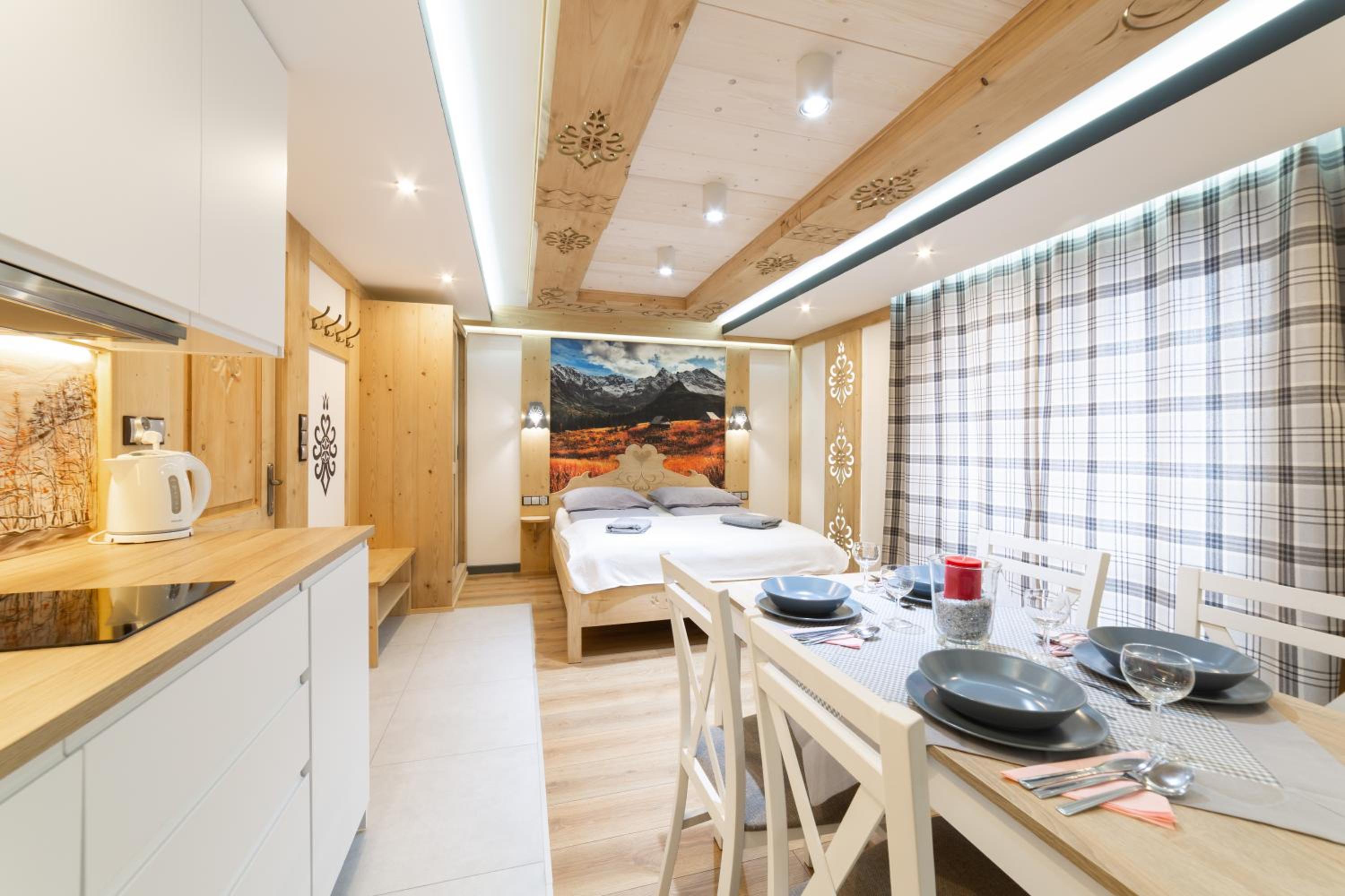 Deluxe Apartment with Fireplace and with Mountain View