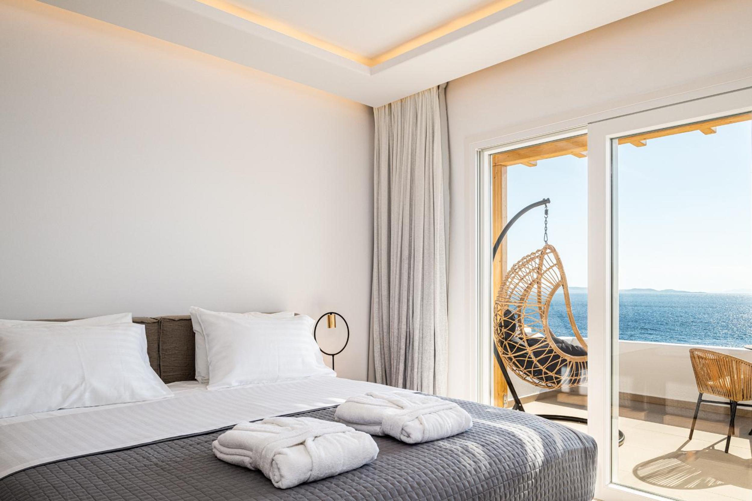 Deluxe Double Room with Sea View - Photo 6