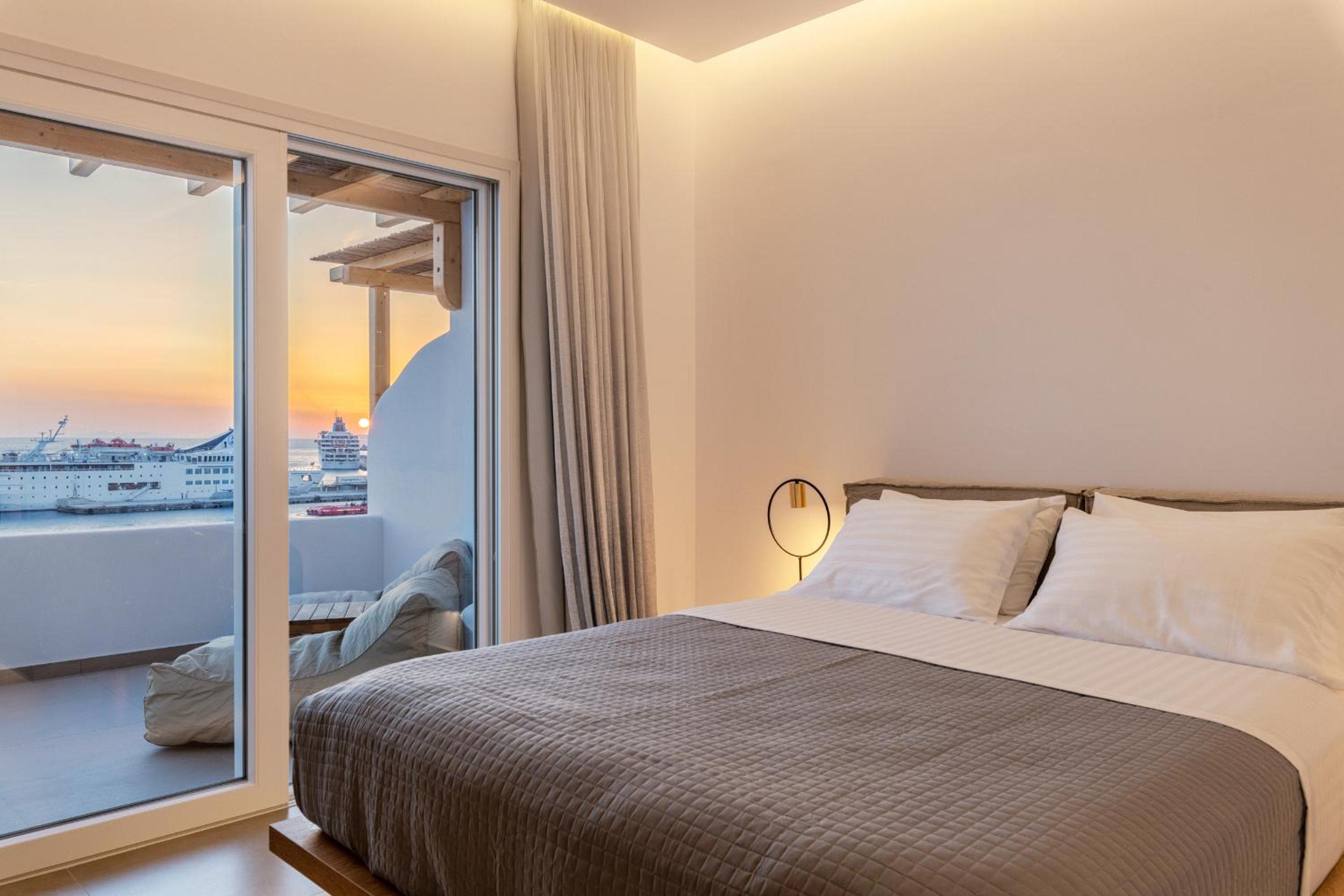 Deluxe Double Room with Sea View - Photo 4