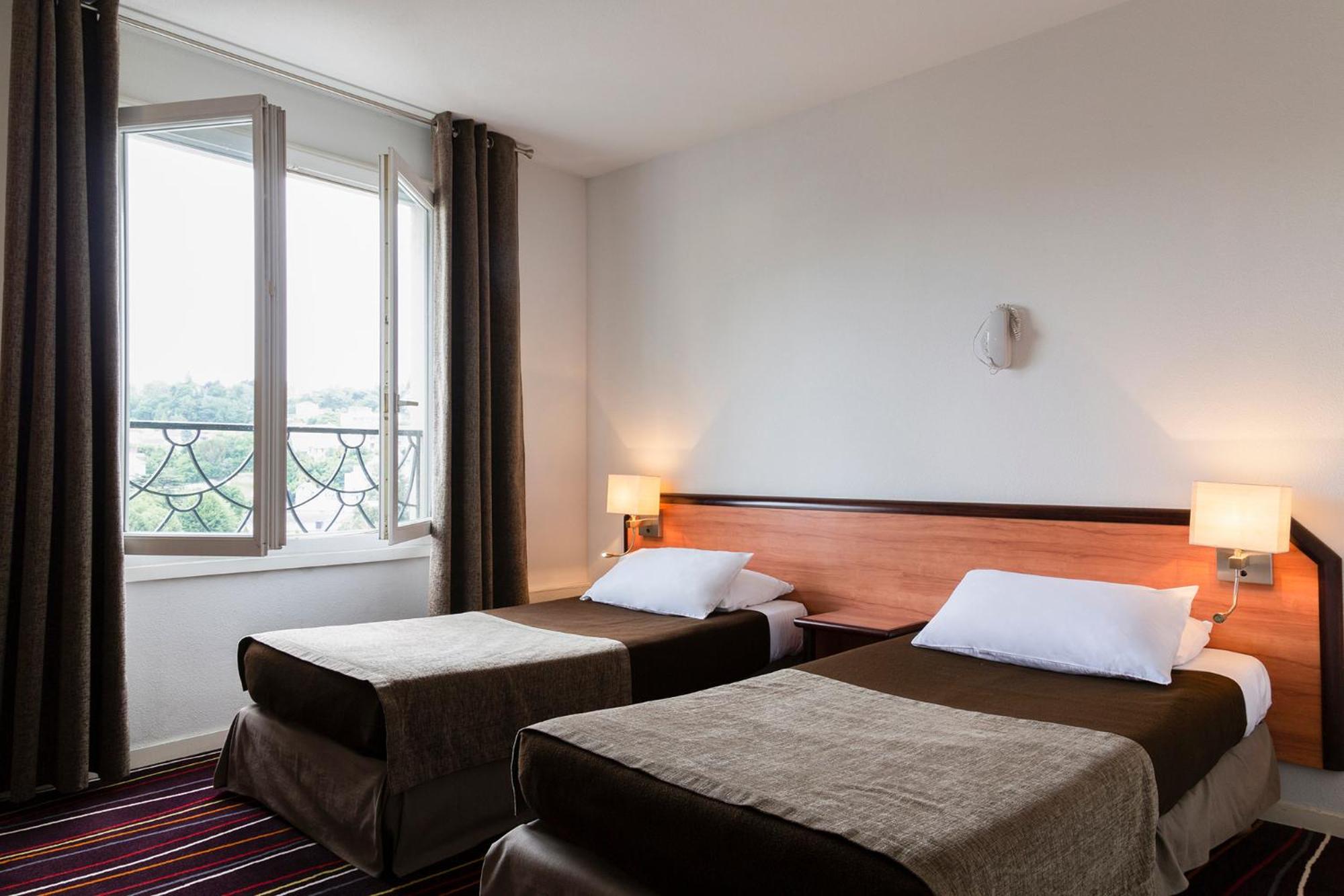 Standard Twin Room - Photo 22