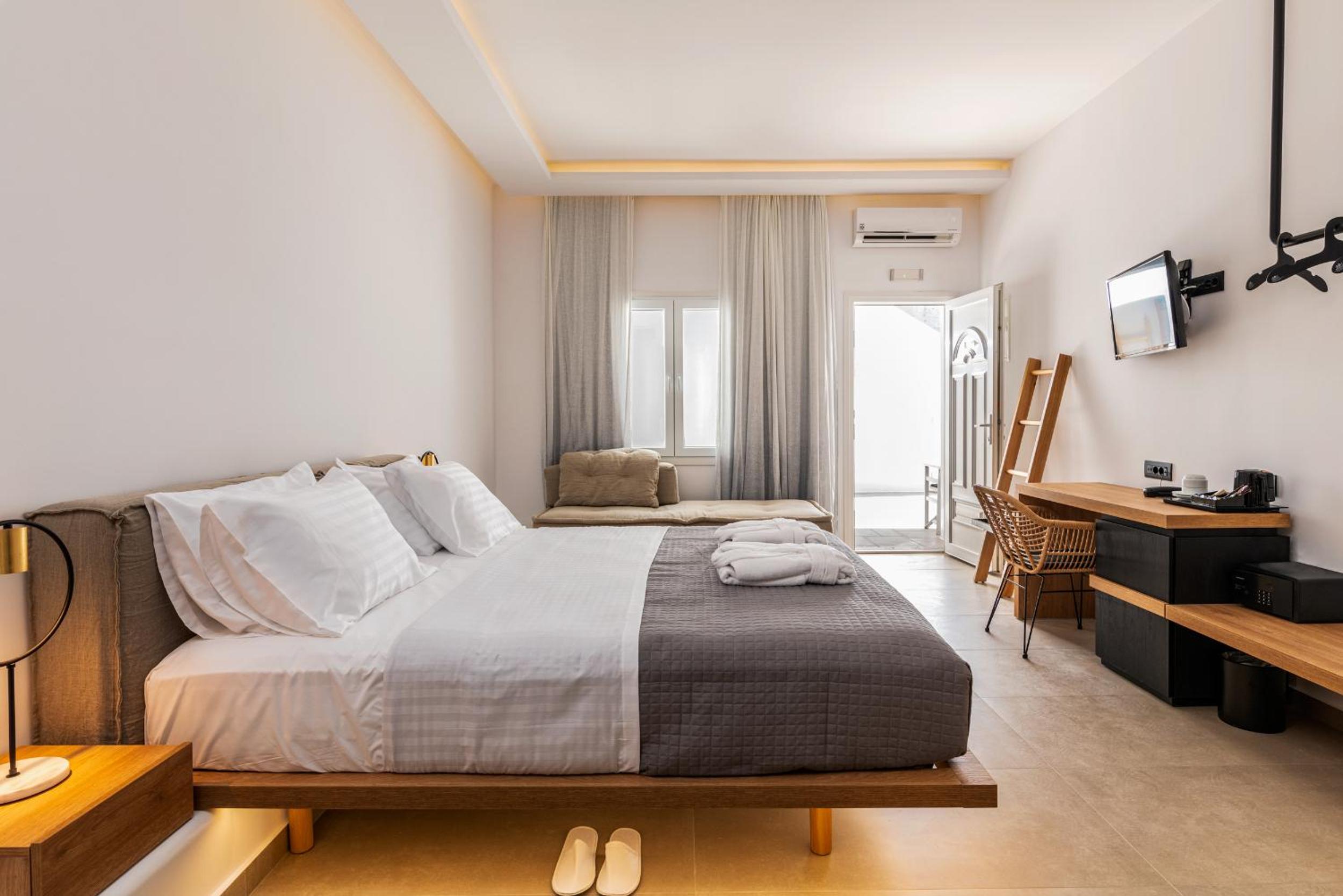 Superior Double Room with Courtyard View photo 2