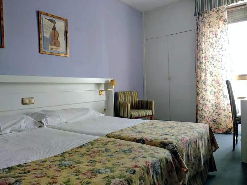 Double or Twin Room photo 3