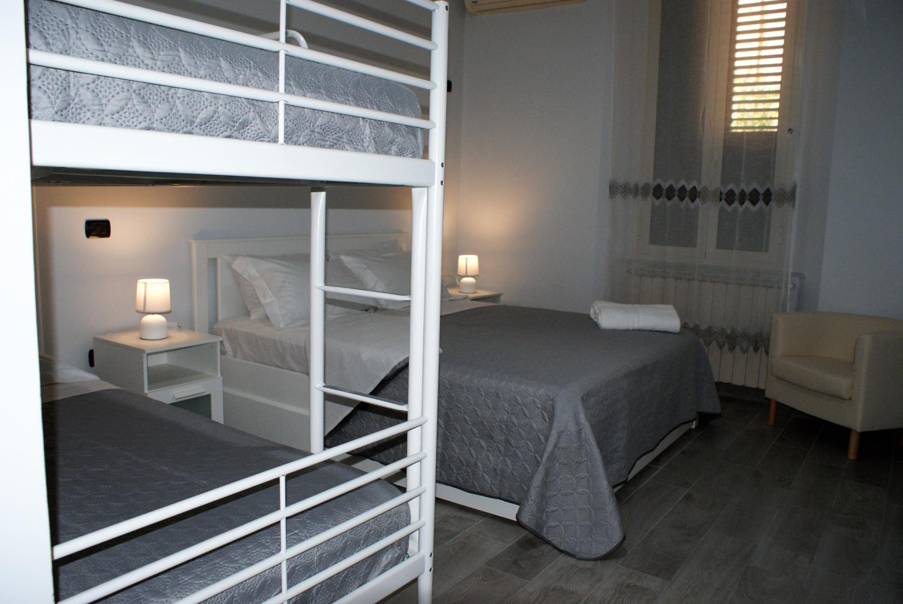 Luxury Quadruple Room - Photo 6
