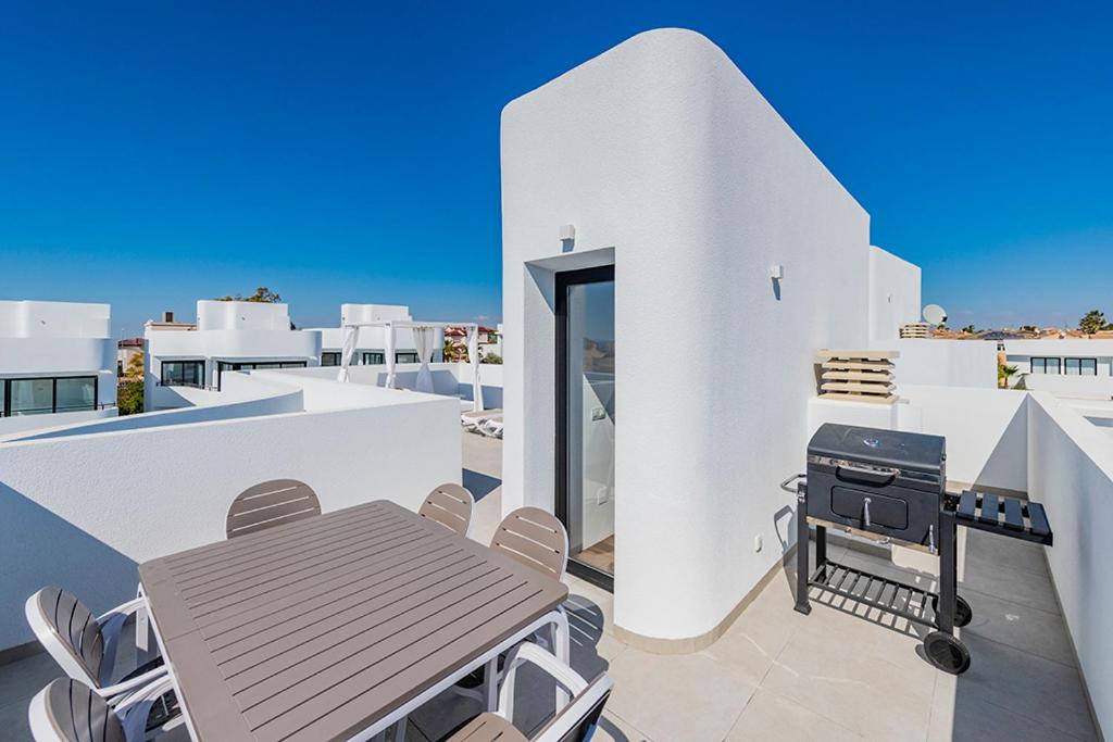 Three-Bedroom Villa photo 2
