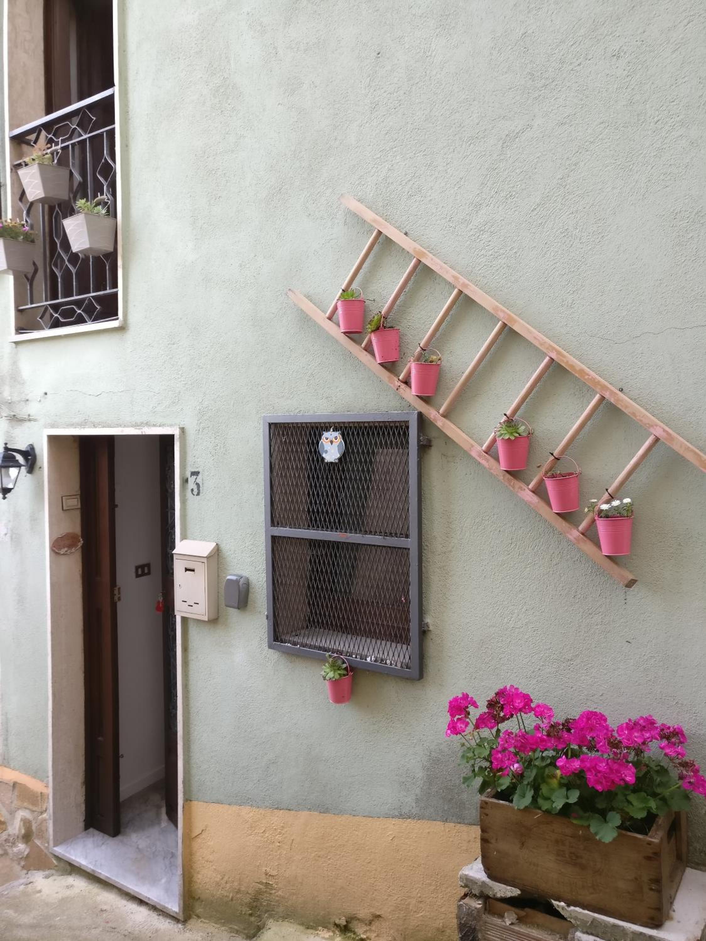 Two-Bedroom House - Photo 25