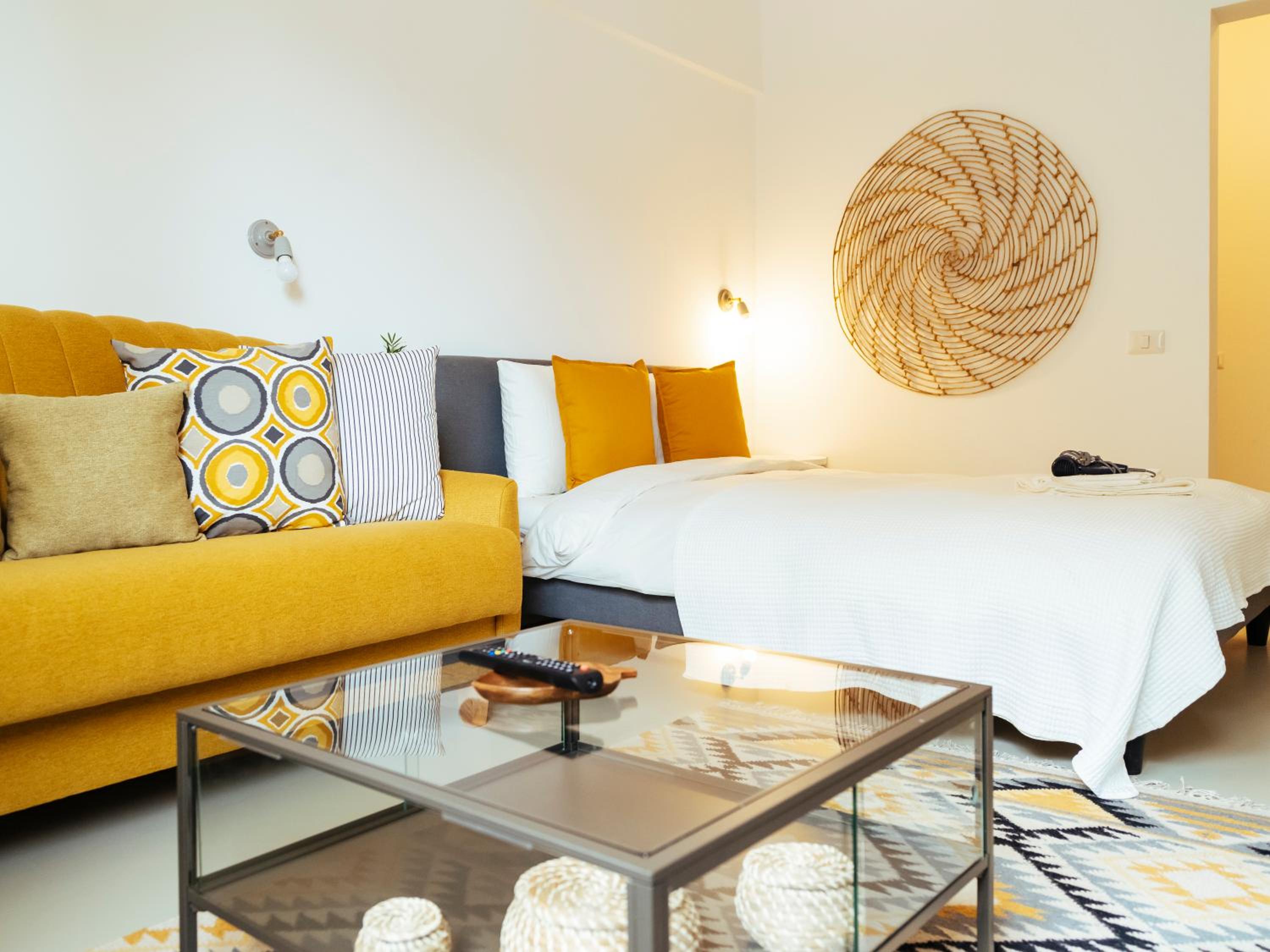One-Bedroom Apartment - Photo 2