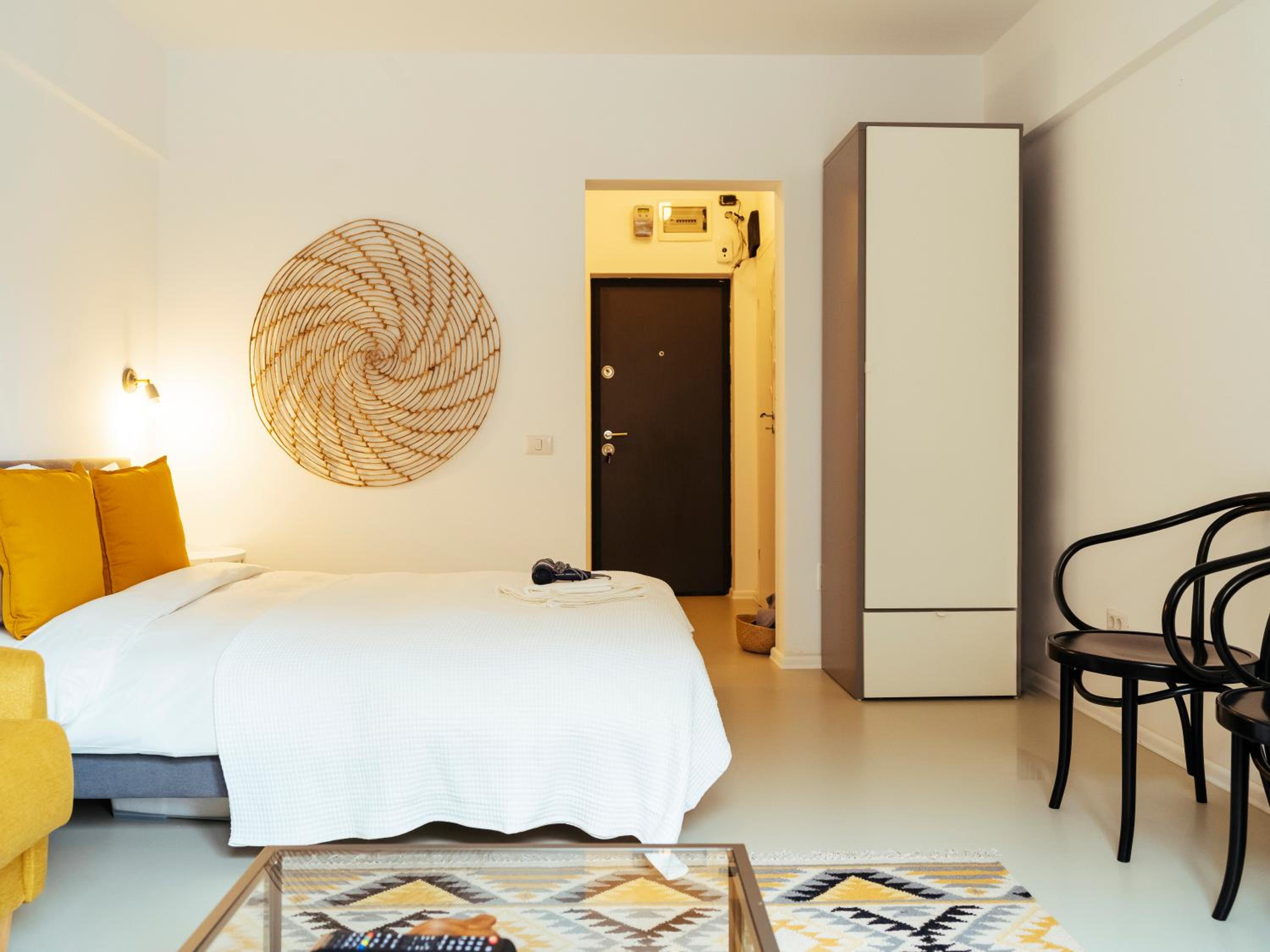 One-Bedroom Apartment - Photo 11