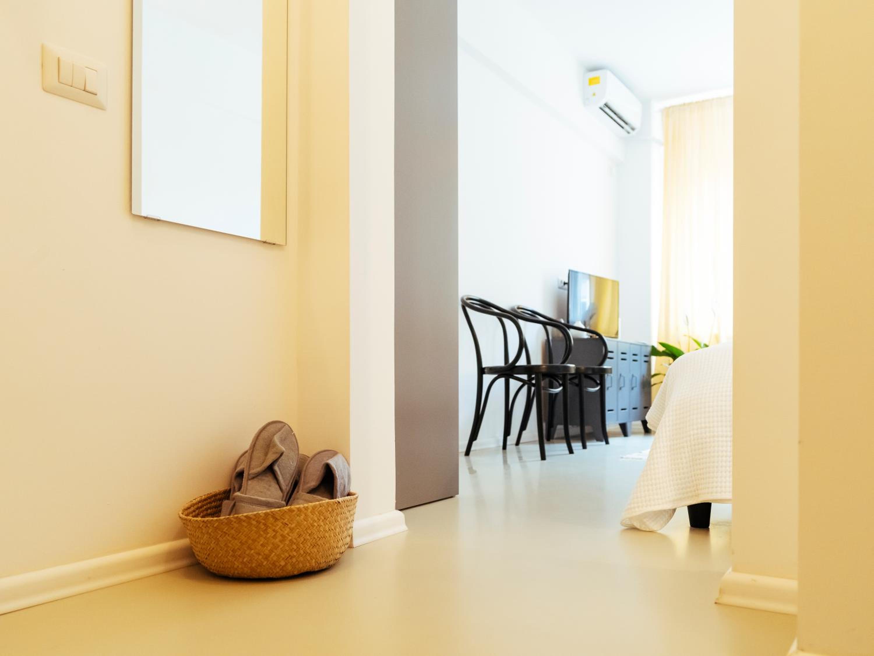 One-Bedroom Apartment - Photo 14