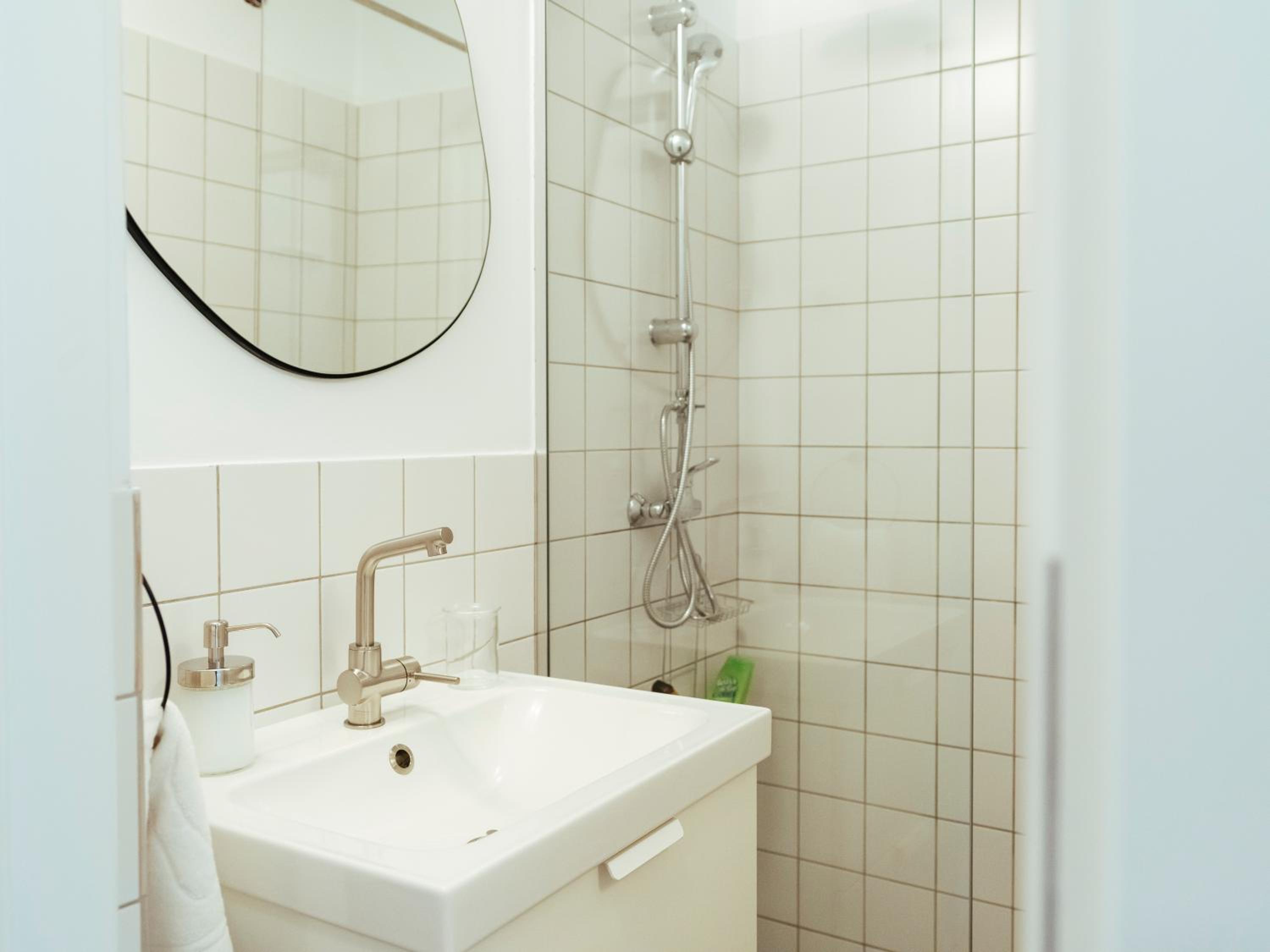 One-Bedroom Apartment - Photo 33