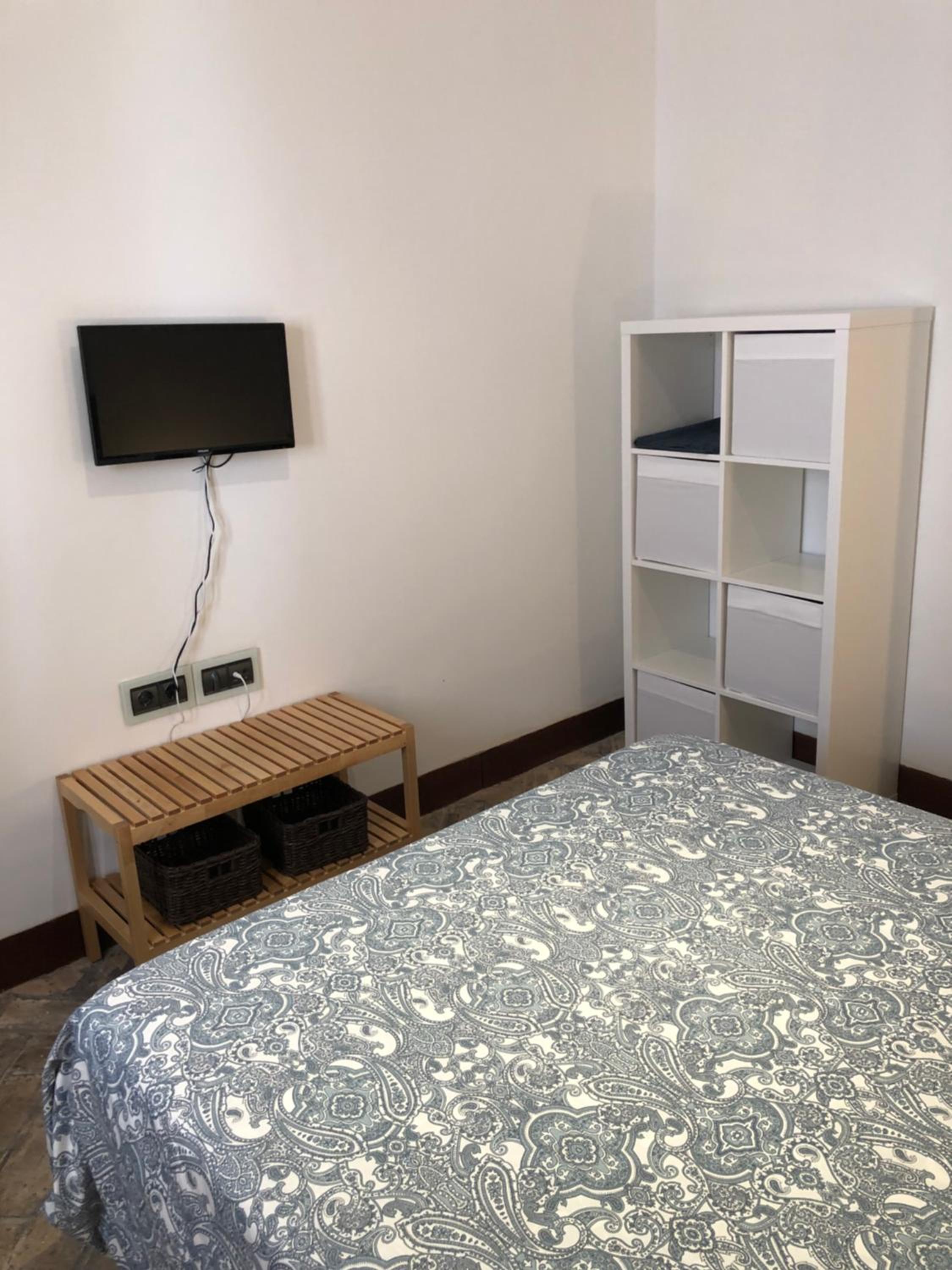 One-Bedroom Apartment - Photo 7