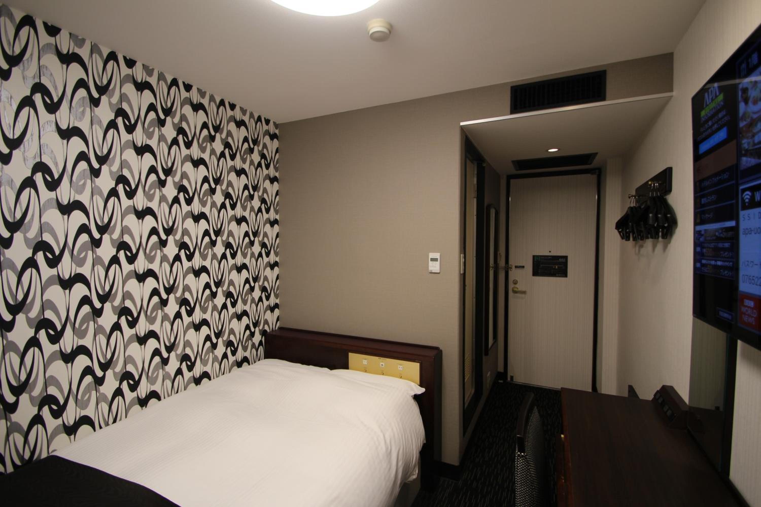 Double Room with Small Double Bed - Smoking - Photo 1