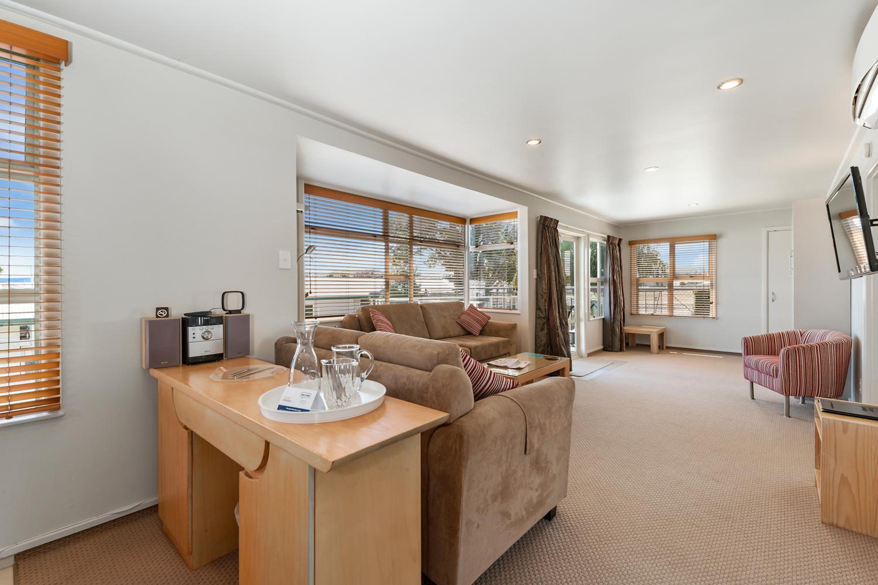 Large One-Bedroom Suite - Photo 6