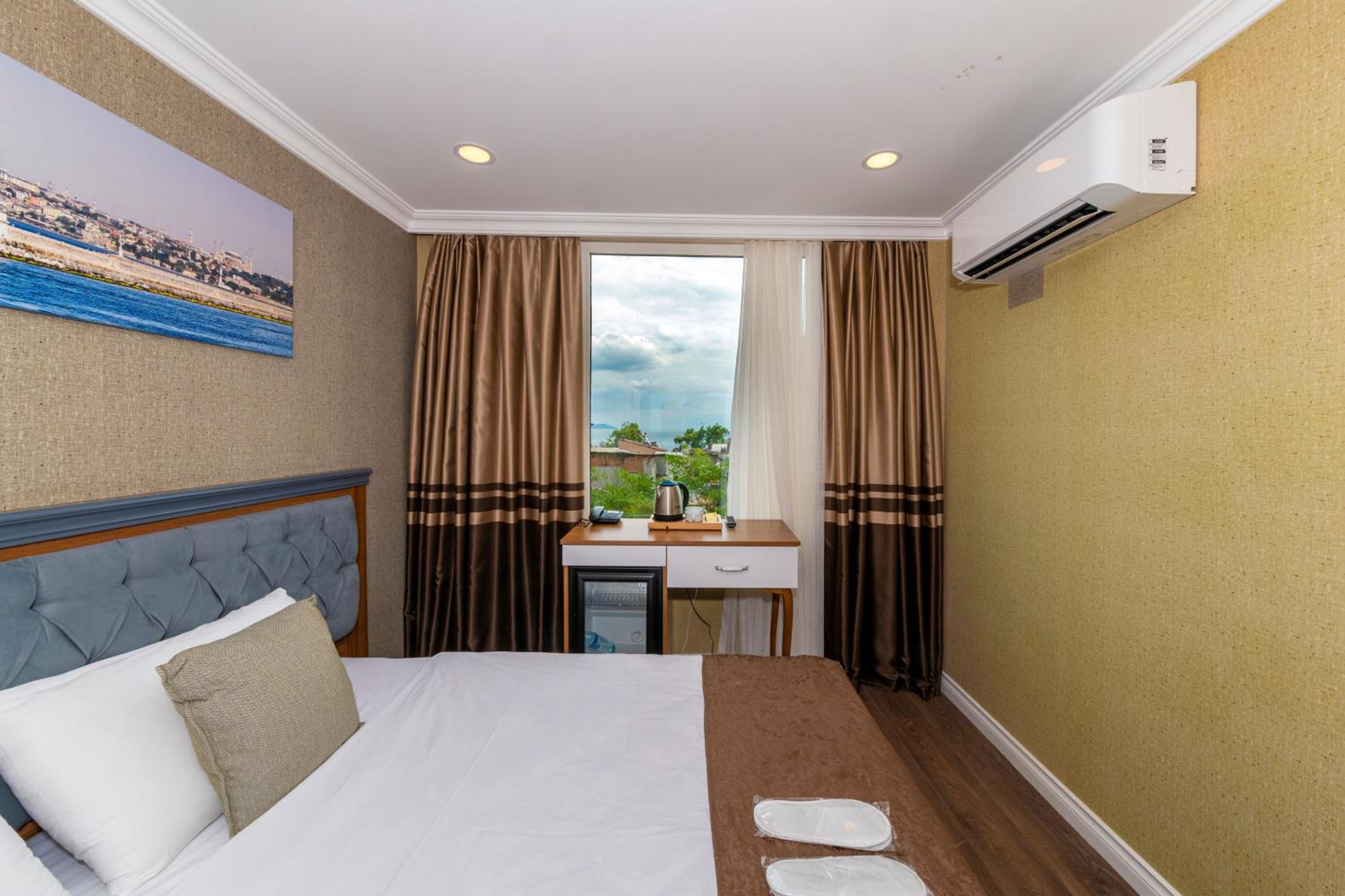 Standard Double or Twin Room with Sea View photo 3