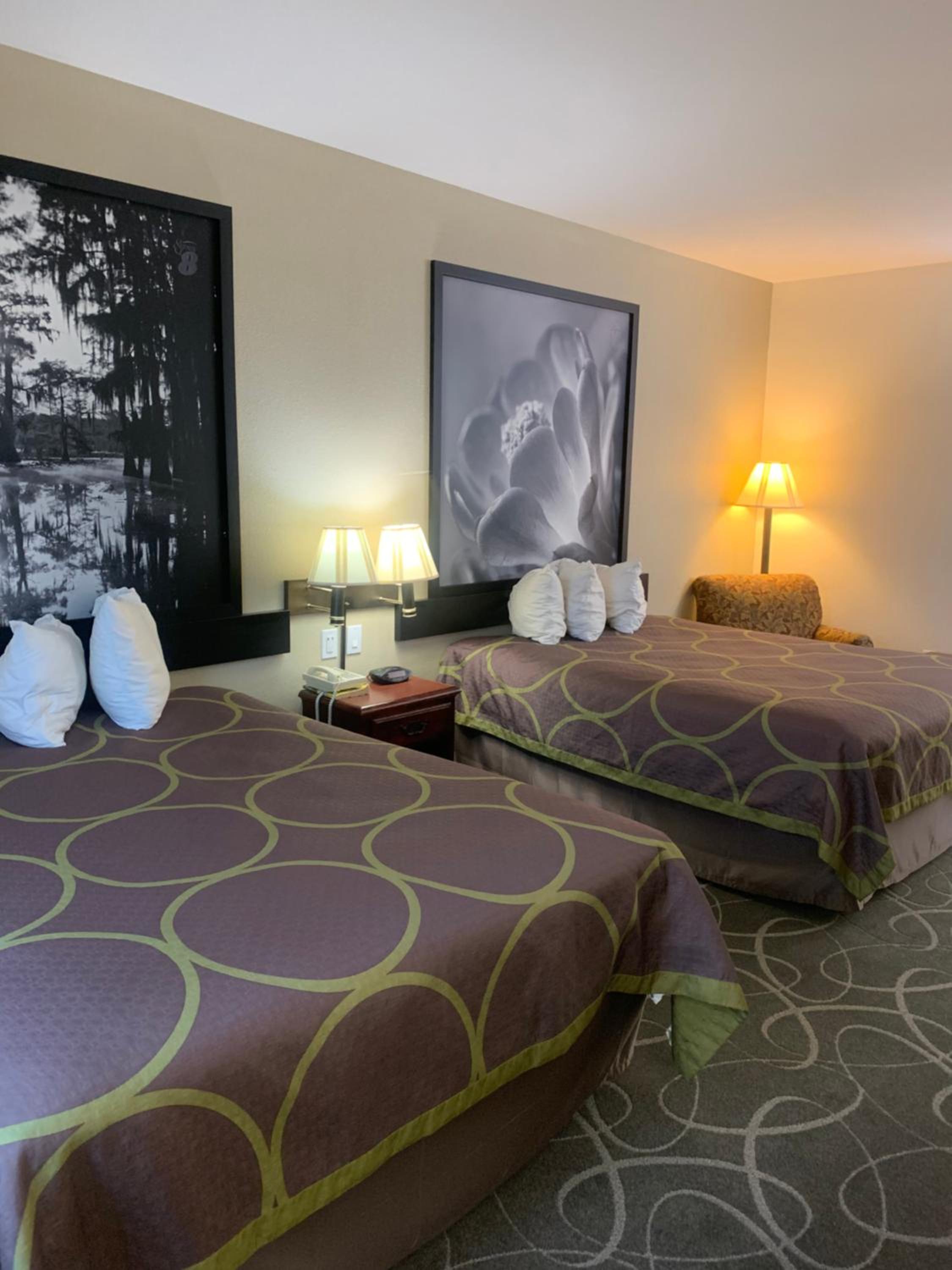 Queen Room with Two Queen Beds - Non-Smoking - Photo 2