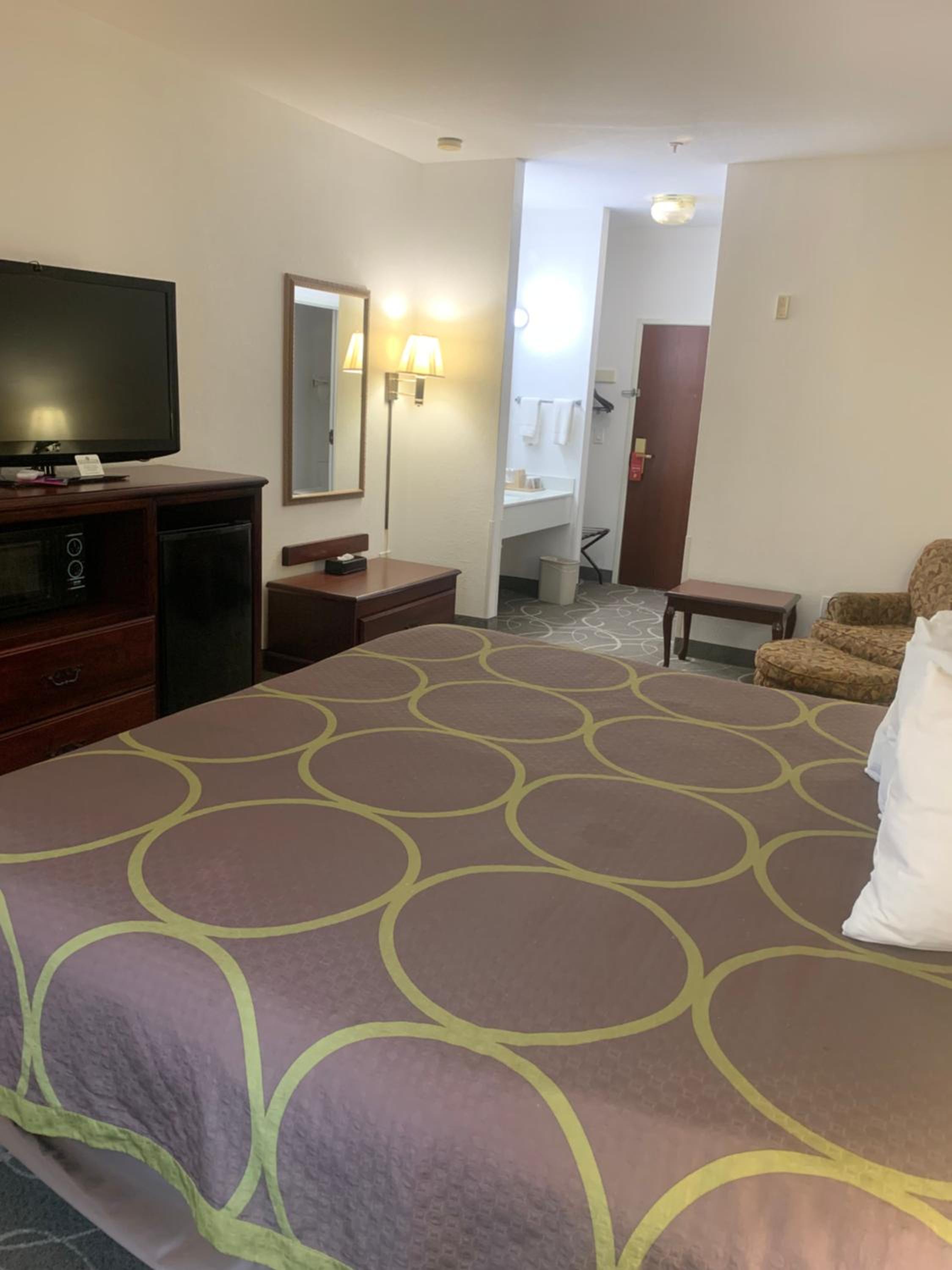 King Room - Non-Smoking - Photo 3
