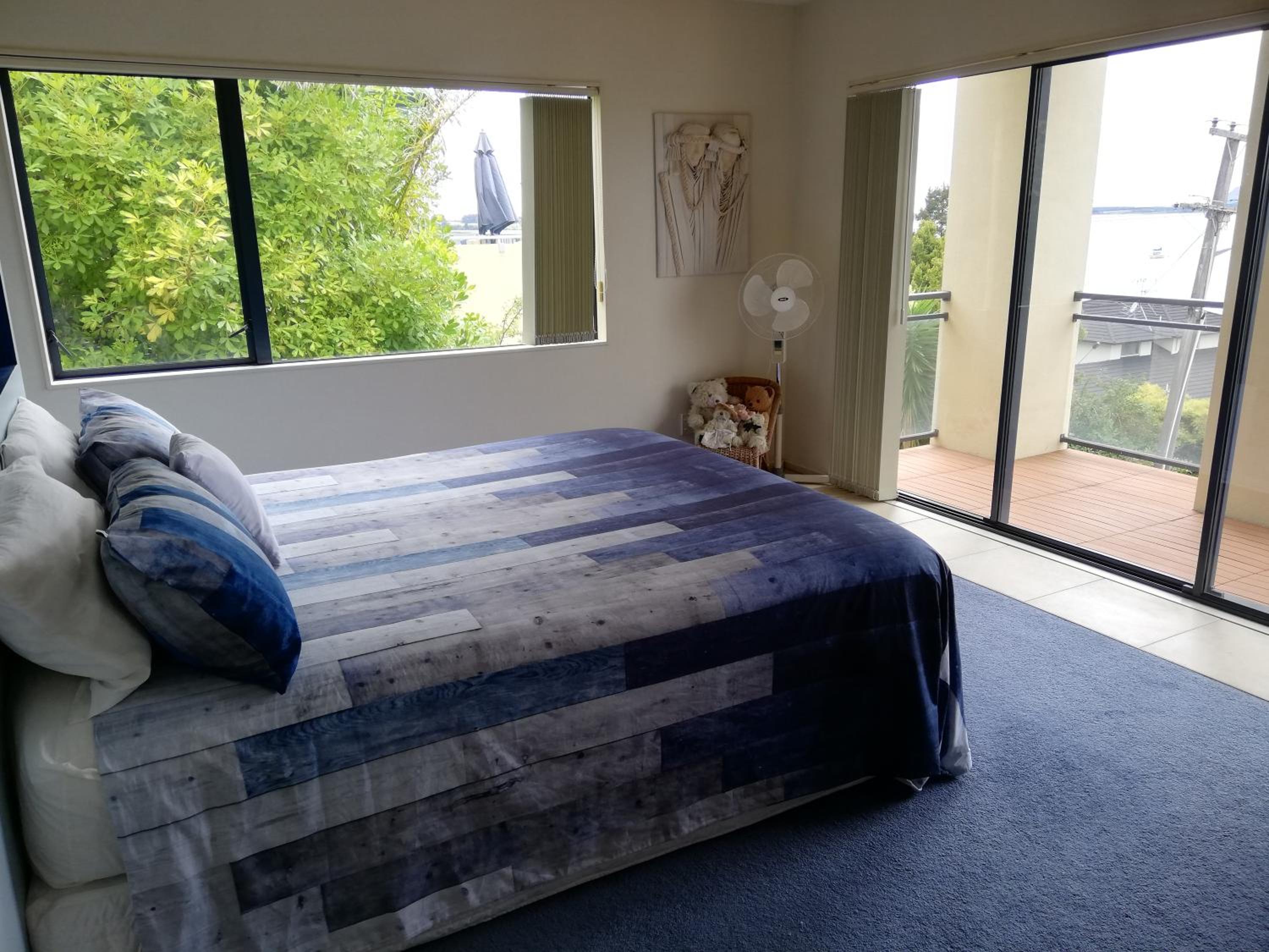 Three-Bedroom House photo 3