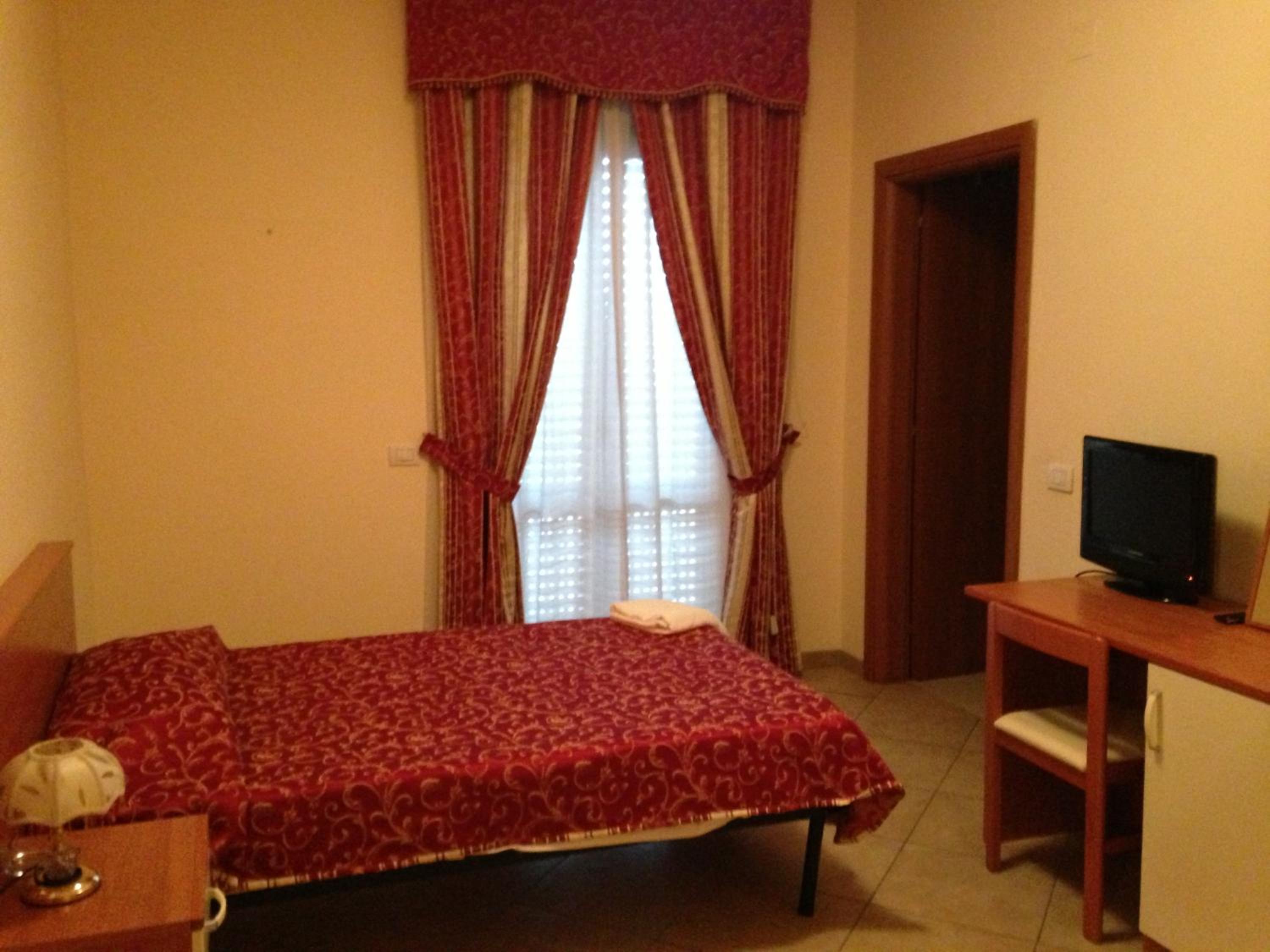 Double Room - Photo 2