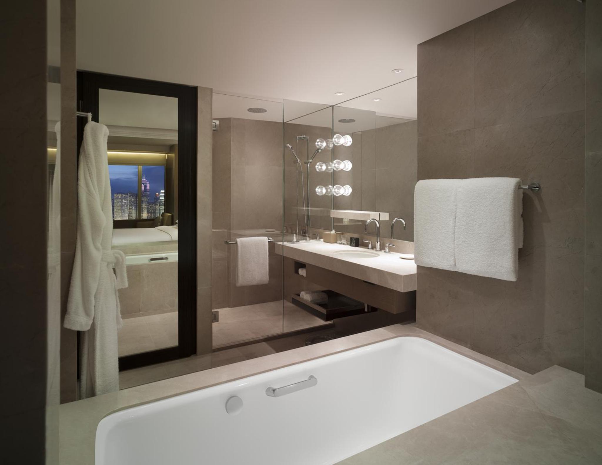 Deluxe King Room with Harbor View - Club Access photo 3