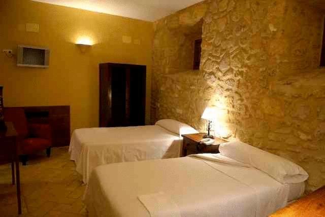 Twin Room - Photo 1