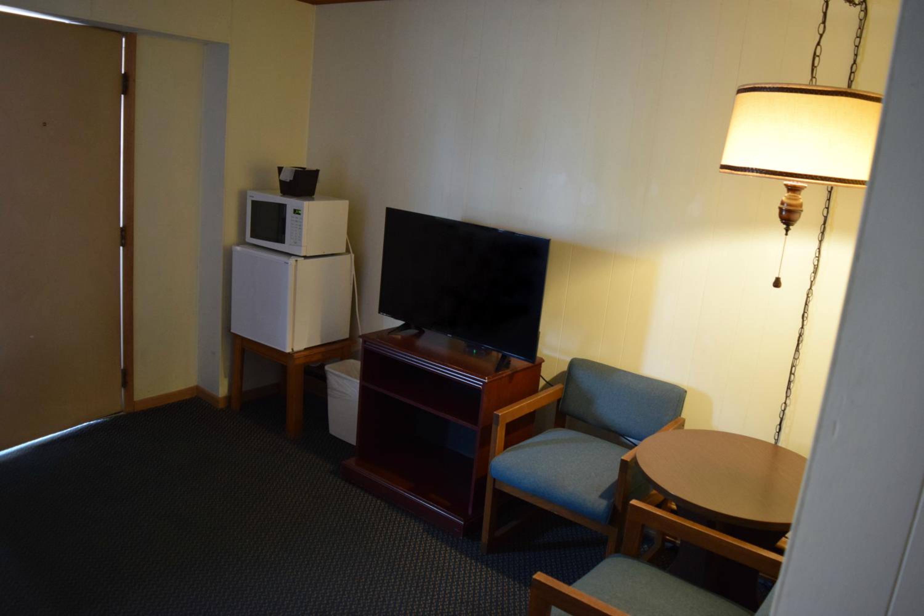 Queen Room photo 2