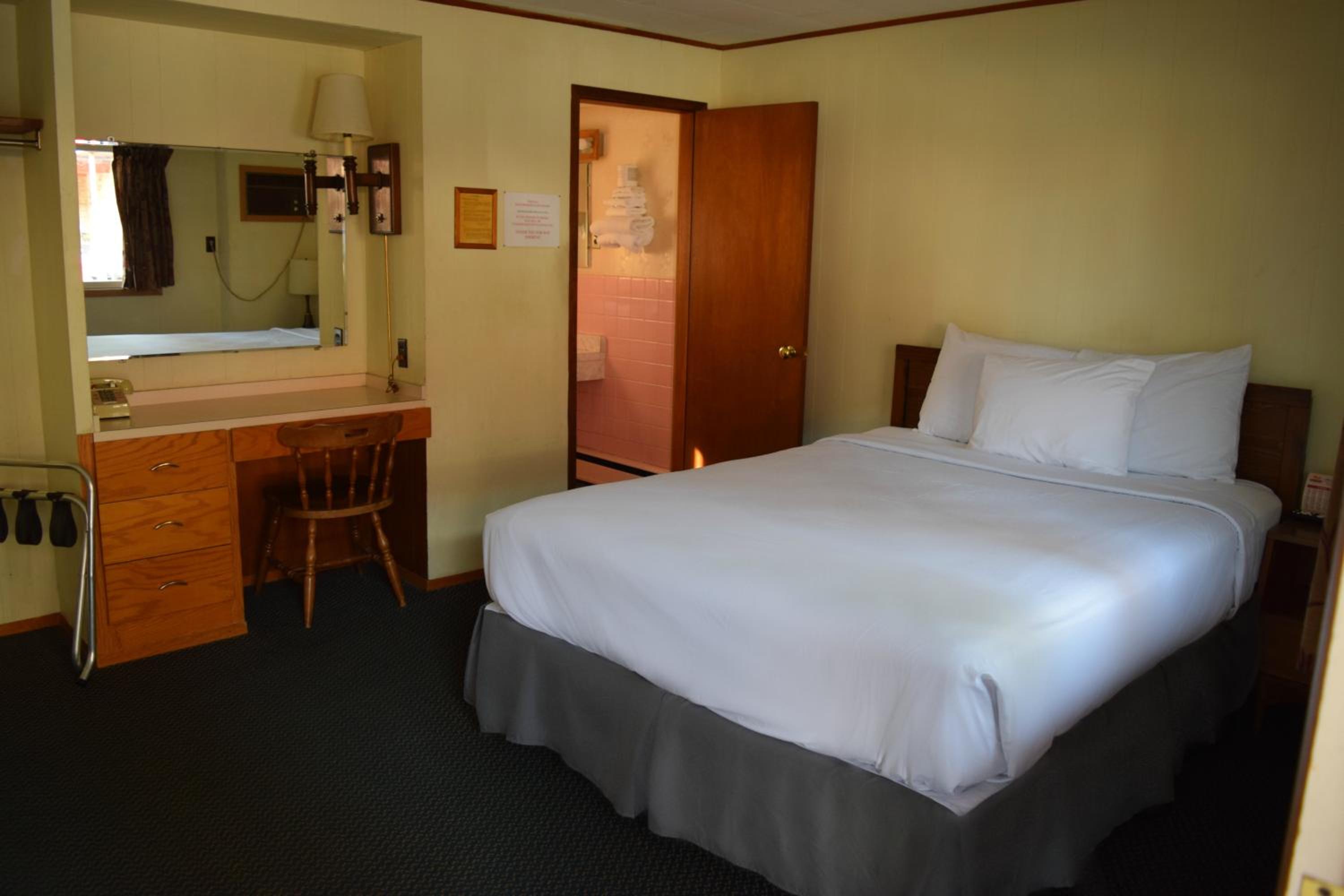Queen Room photo 1