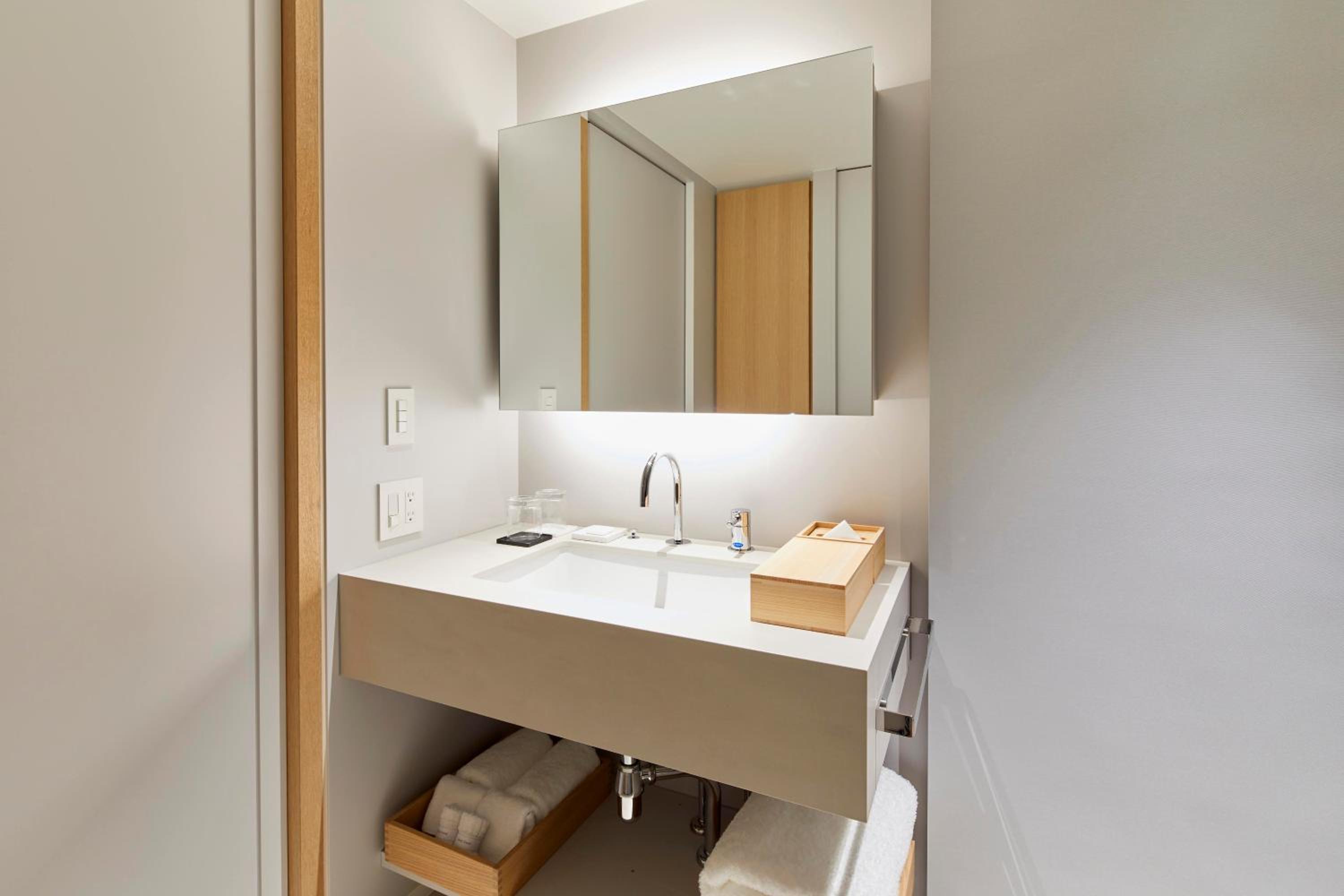 Deluxe Twin Room with Hinoki Bath - Photo 5