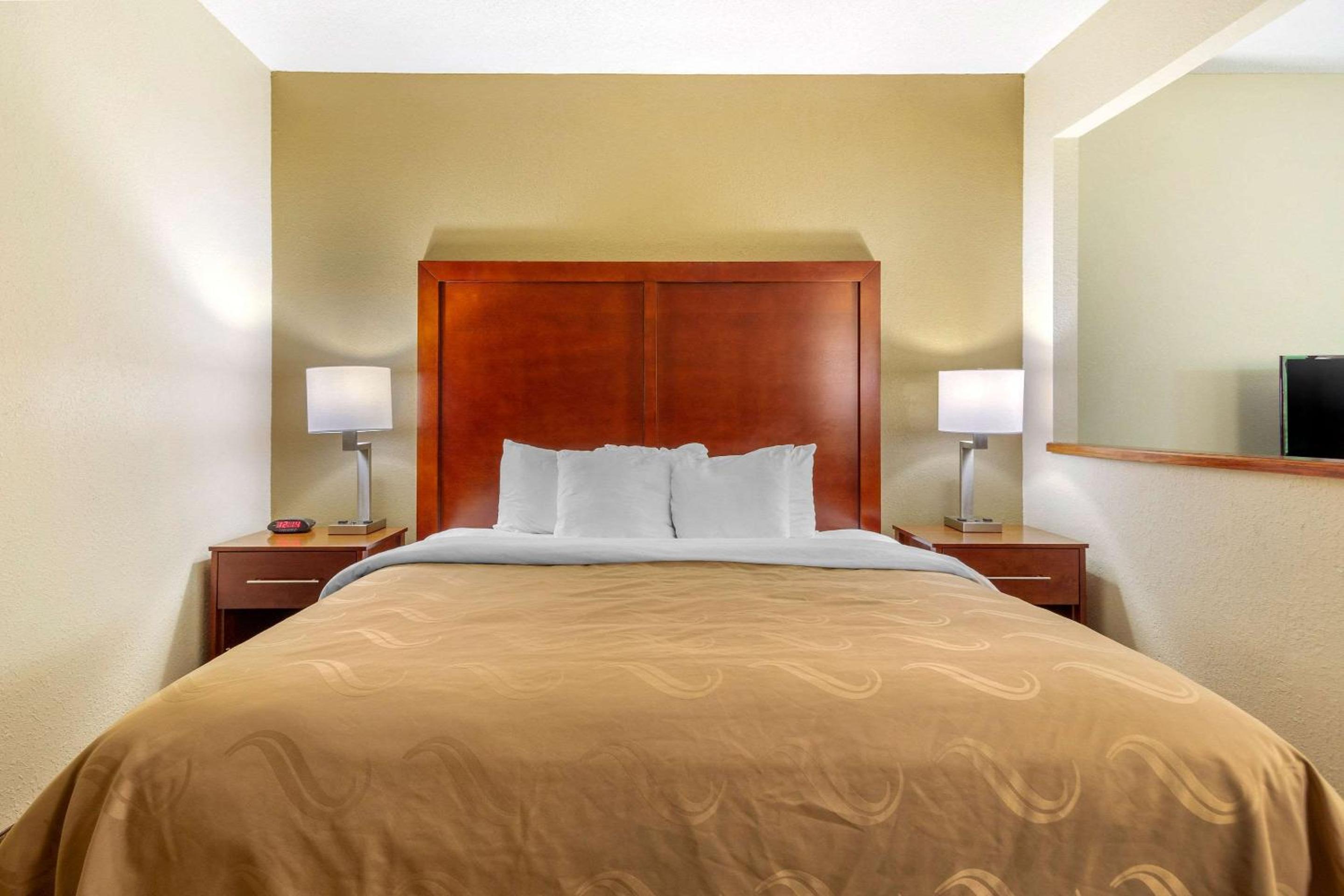 King Suite - Non-Smoking - Photo 1