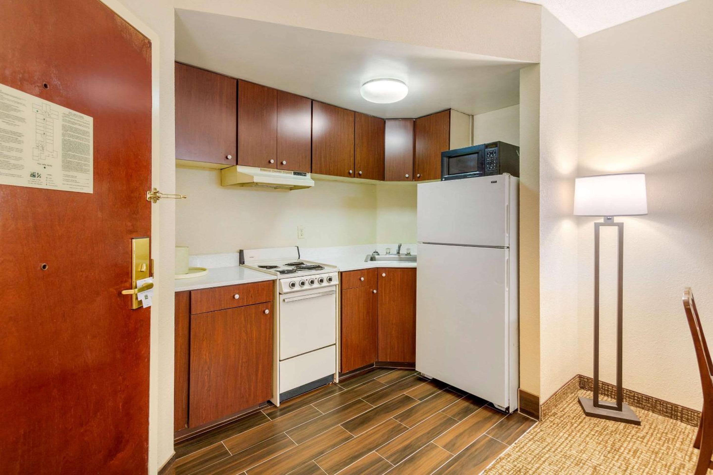 King Room - Accessible/Non-Smoking - Photo 4
