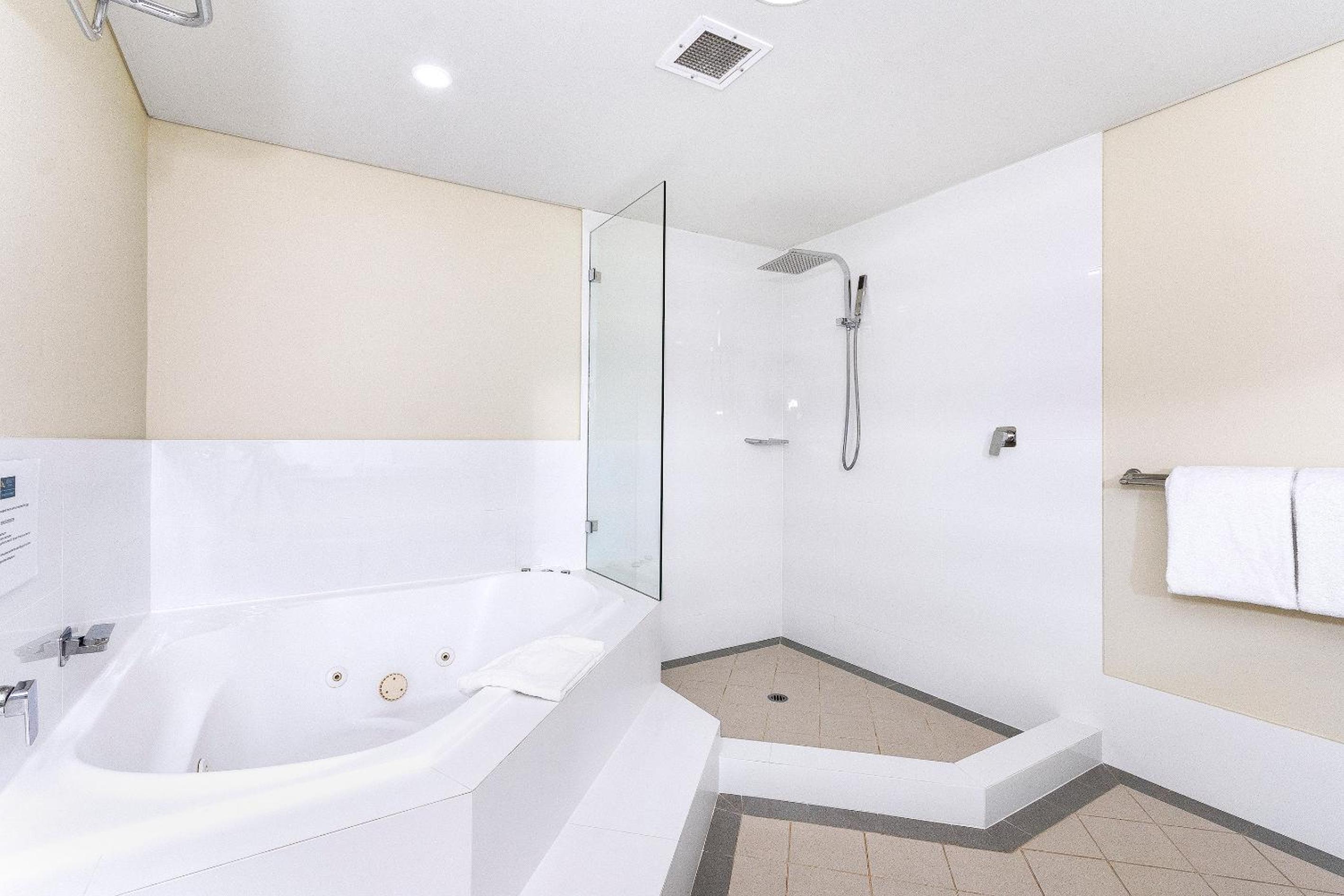 One-Bedroom Spa Apartment Resort View - Photo 4